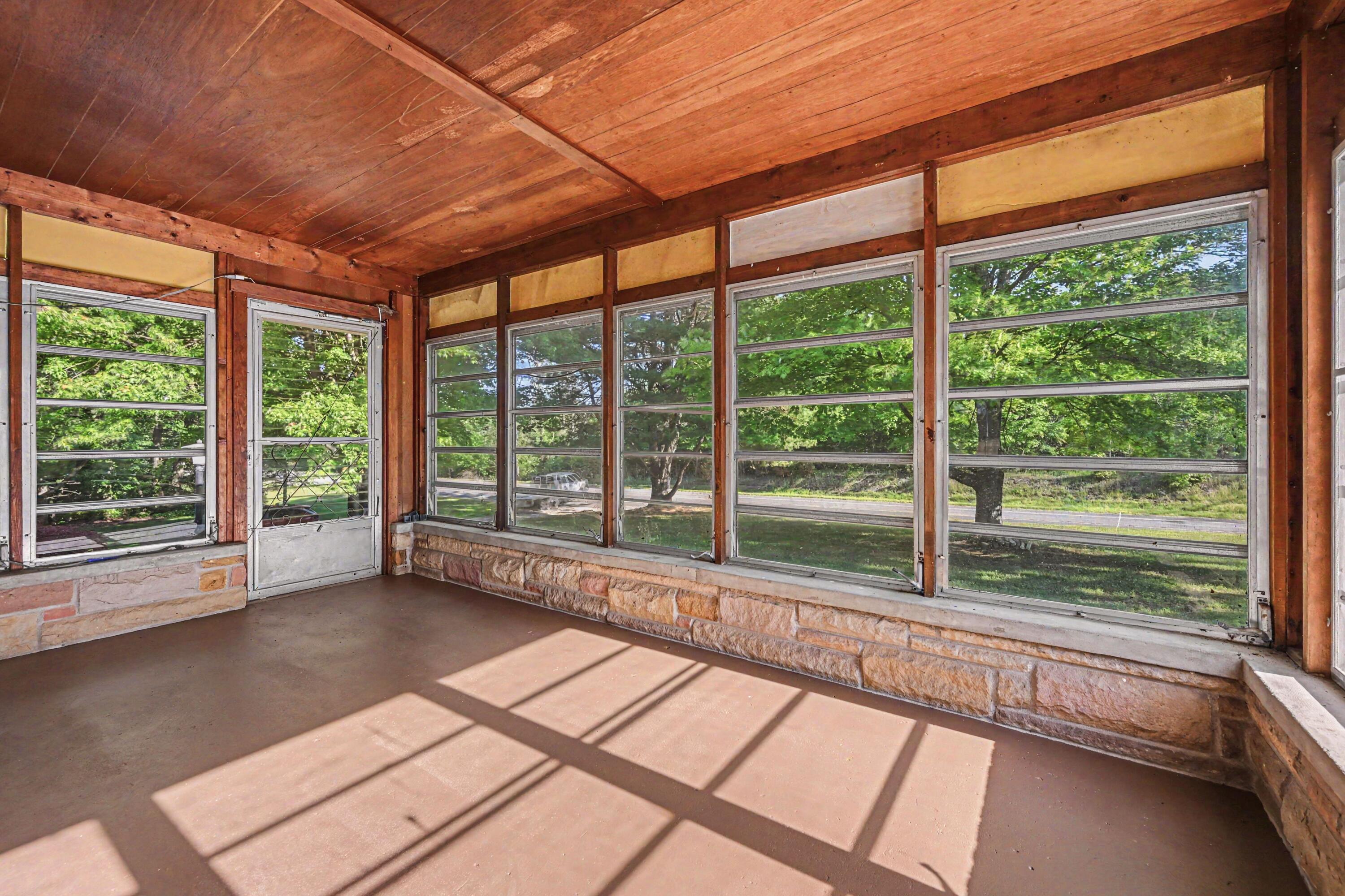 16077 M-216 Property Photo 5