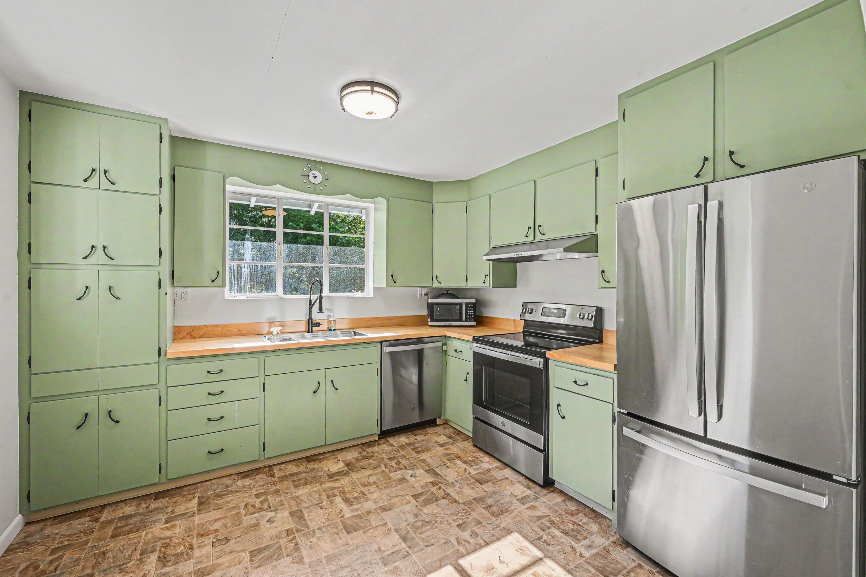 16077 M-216 Property Photo 7