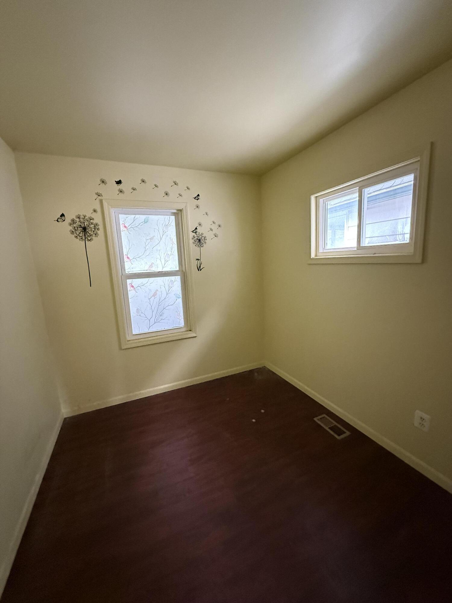 68 W Maxlow Avenue Property Photo 7