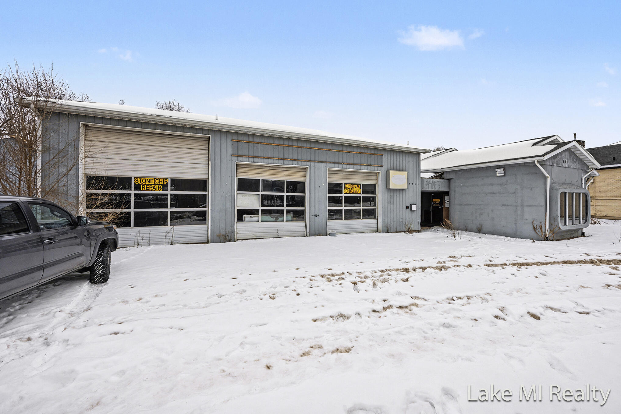 26030077 Property Photo 2