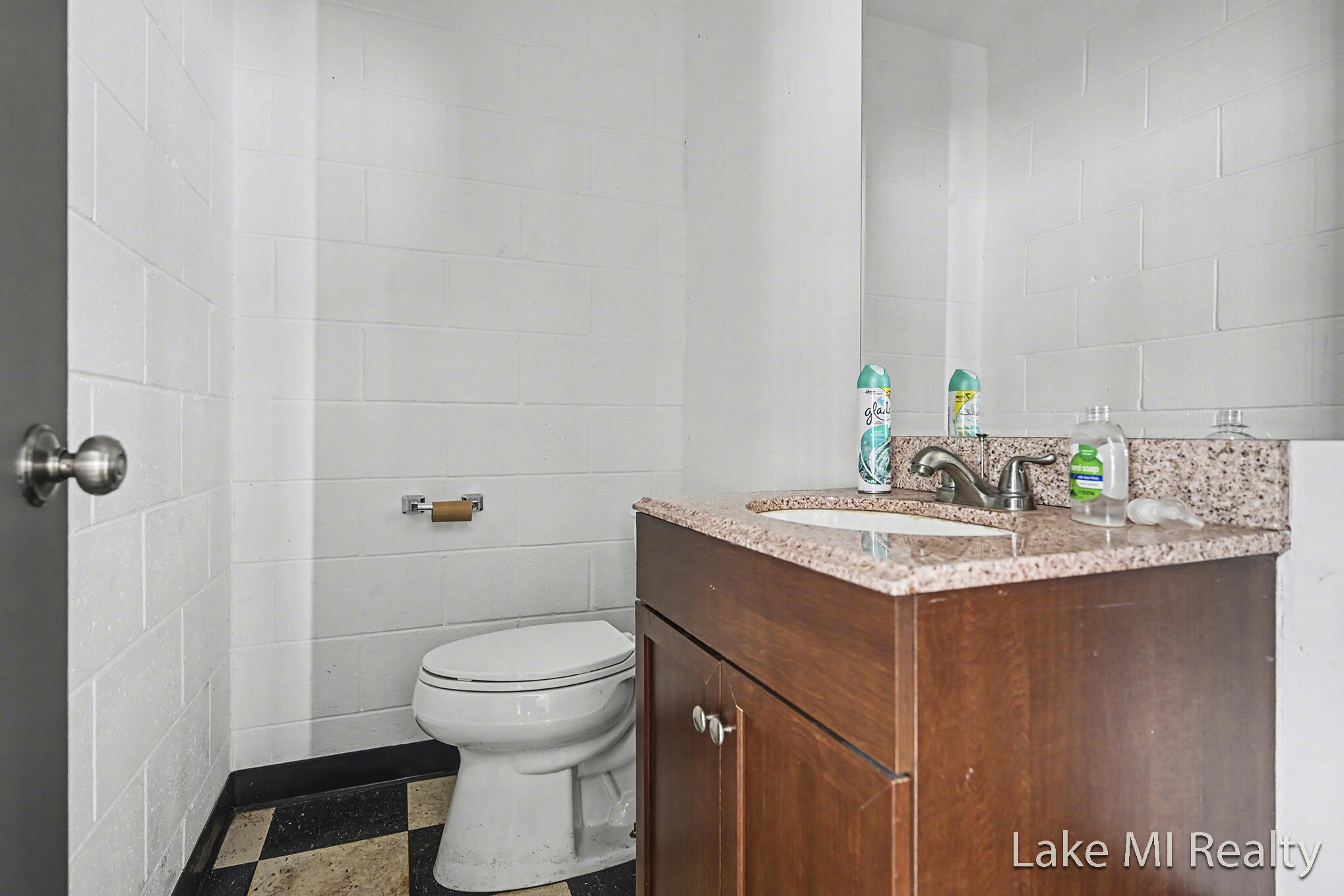 26030077 Property Photo 6