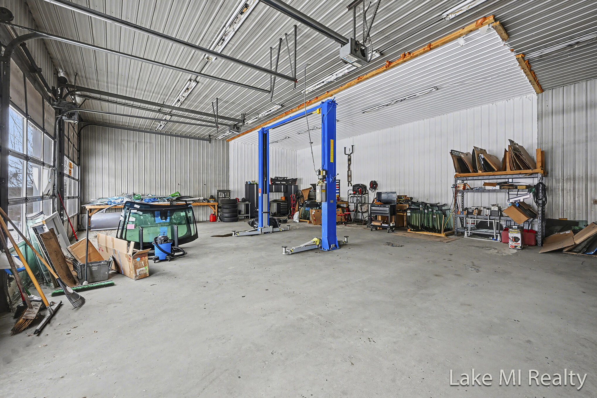 26030077 Property Photo 25
