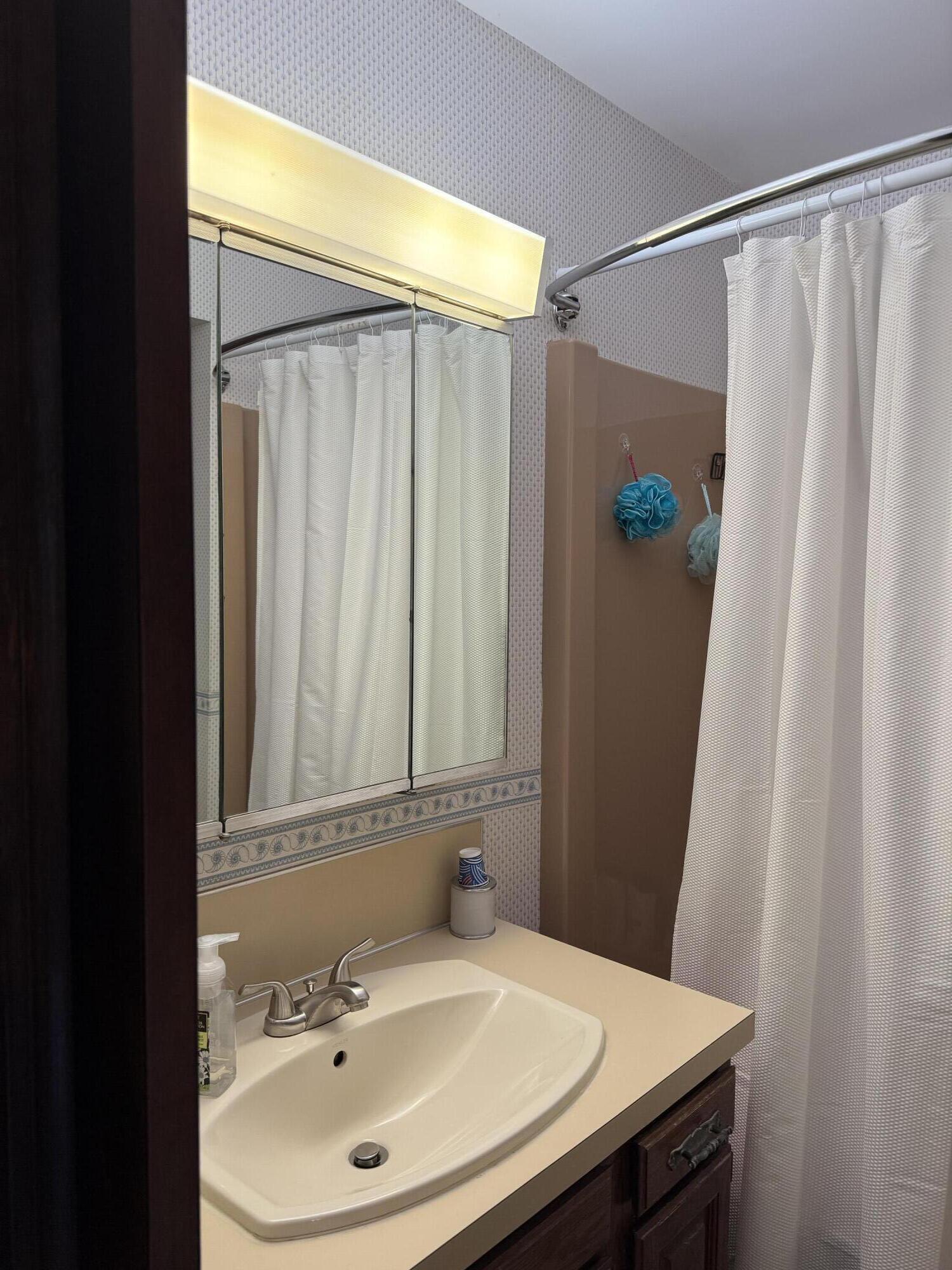 122 N Sherman Street Property Photo 30