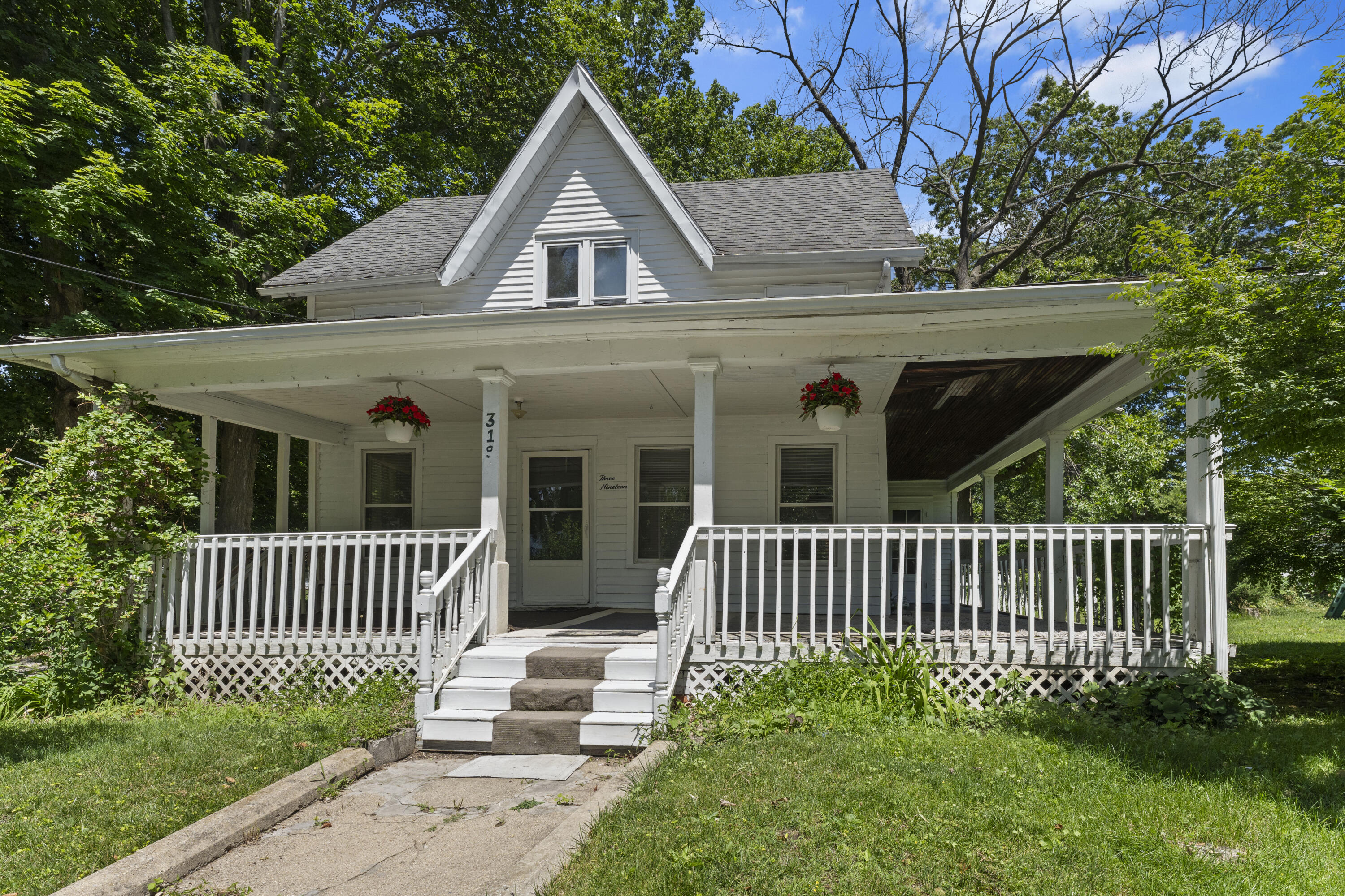 319 S 5th Street Property Photo 2