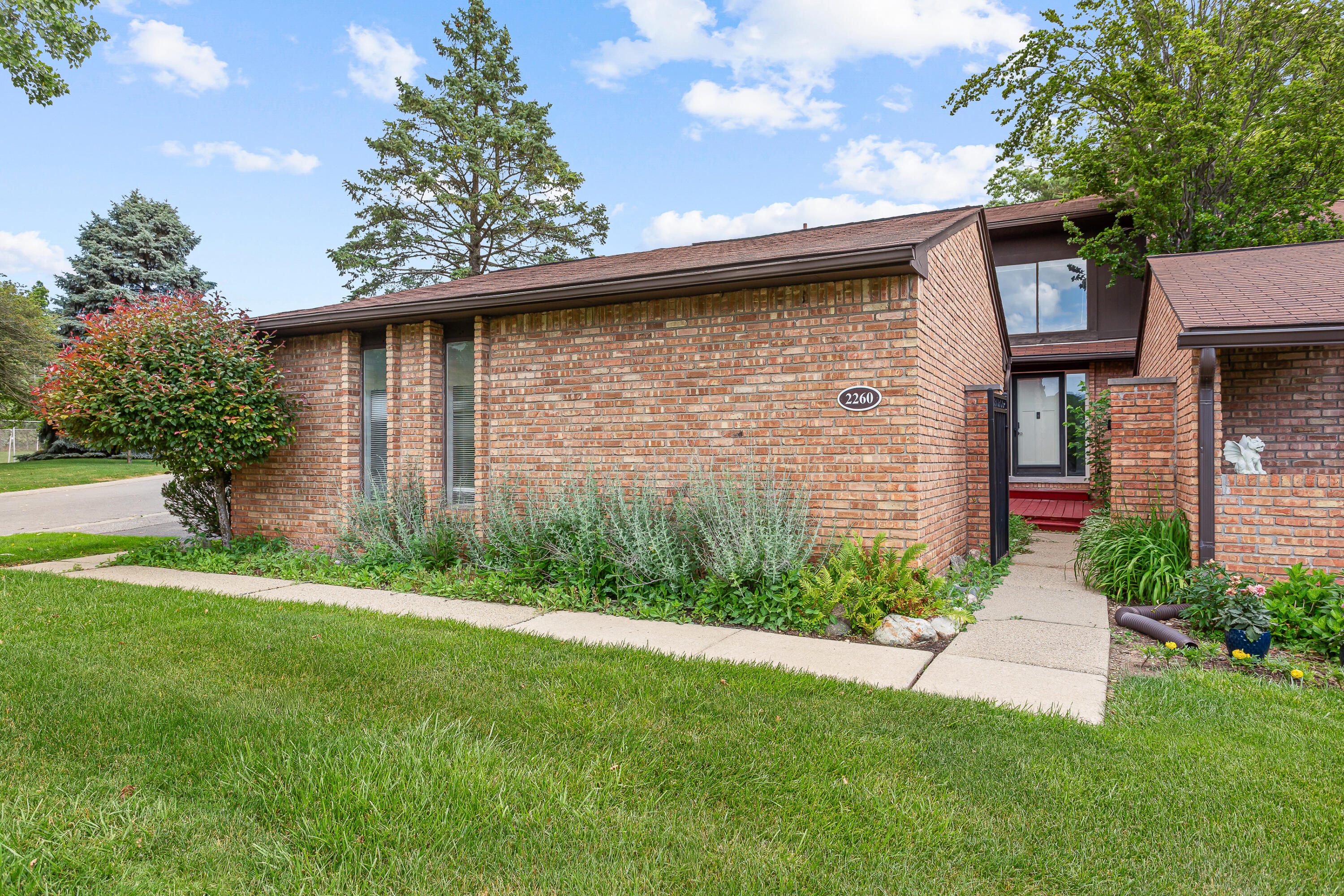 2260 Bordeaux Street Property Photo 4