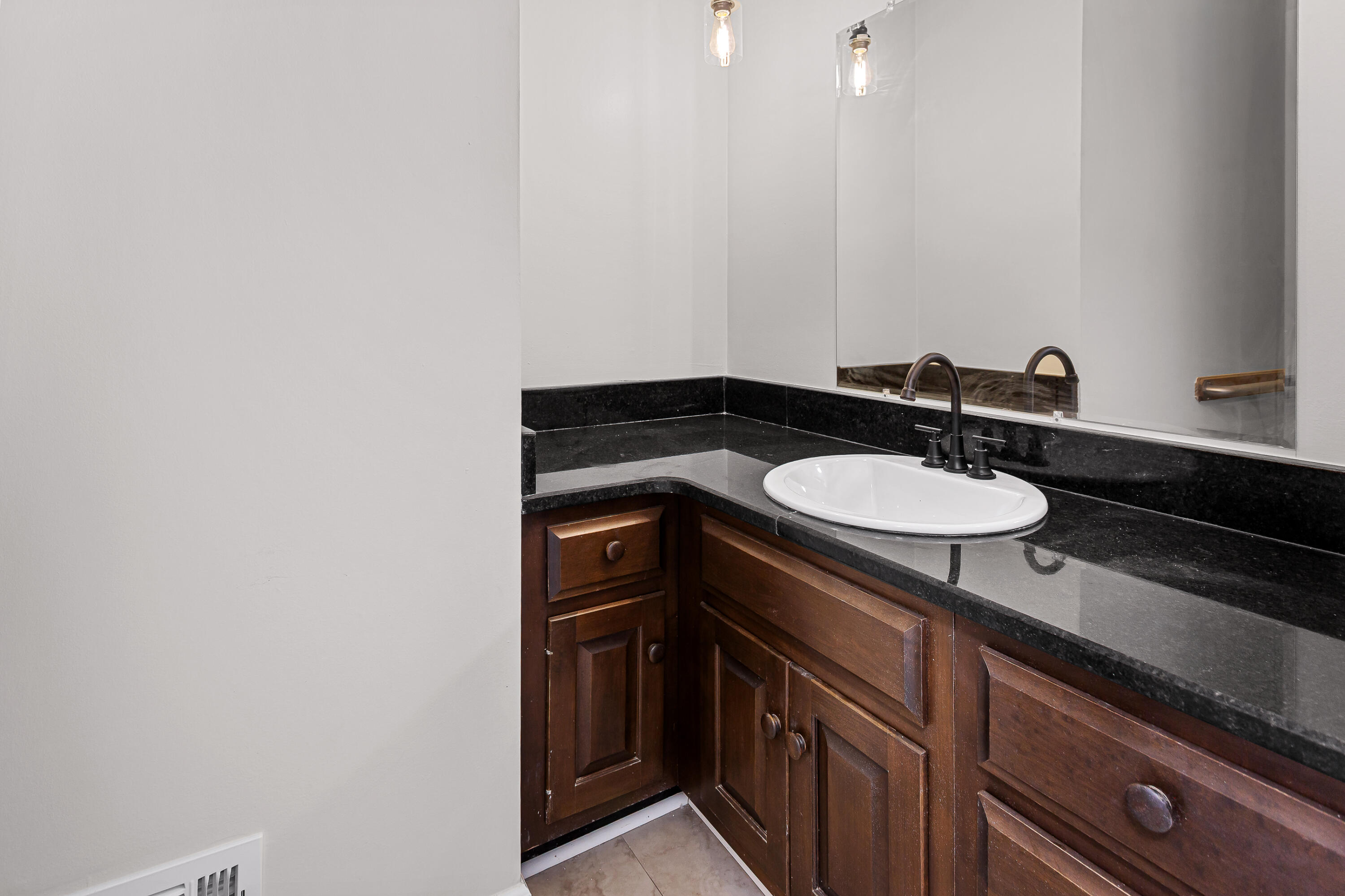 2260 Bordeaux Street Property Photo 14