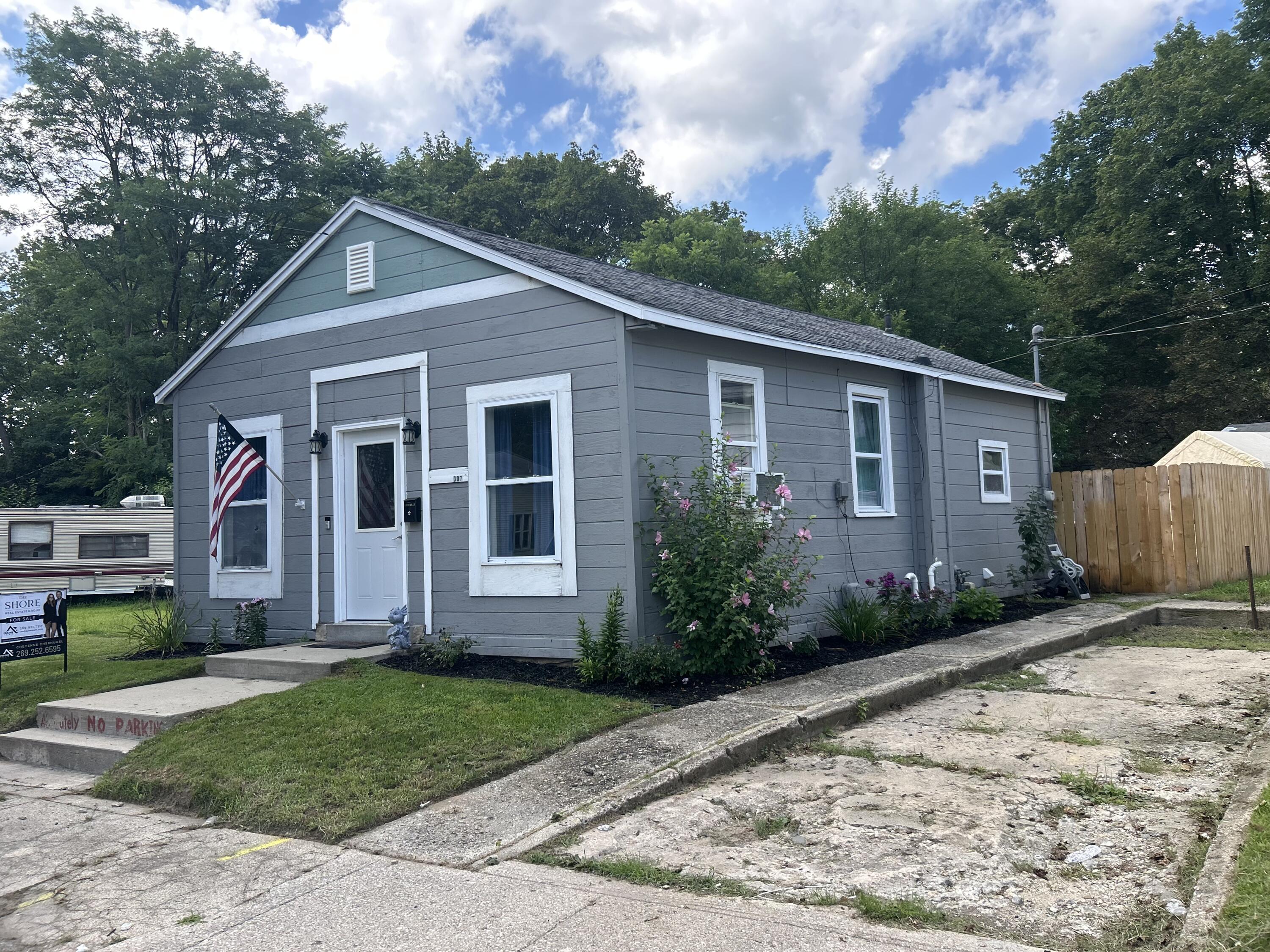 307 E Telegraph Street Property Photo 1