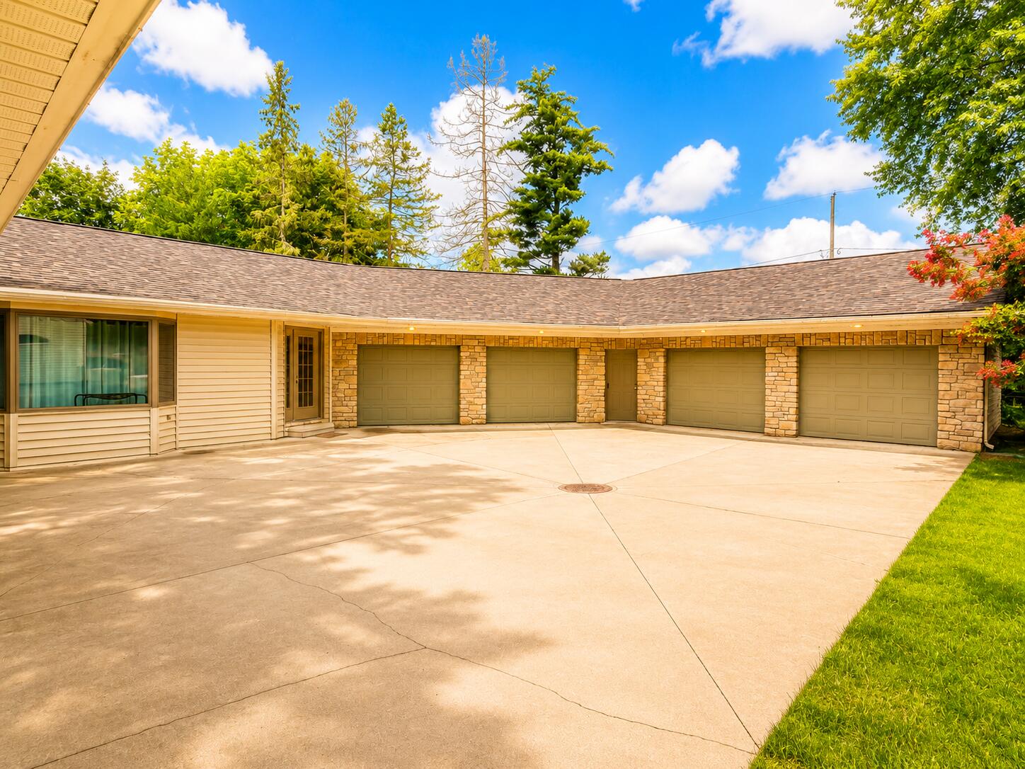4593 Chippewa Drive Property Photo 8