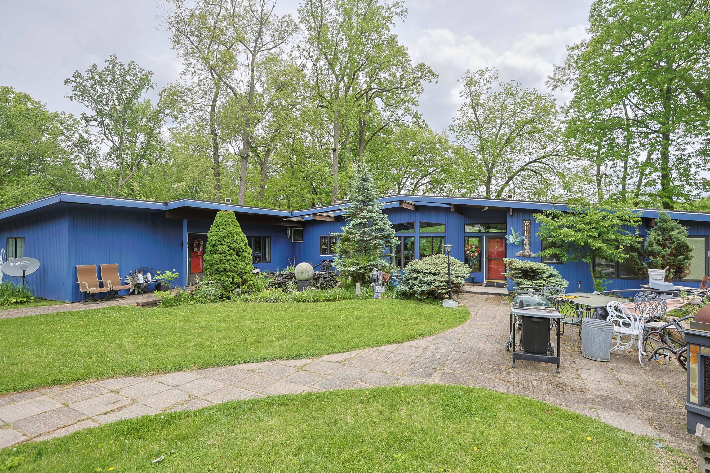 1905 Champlain Drive Property Photo 1