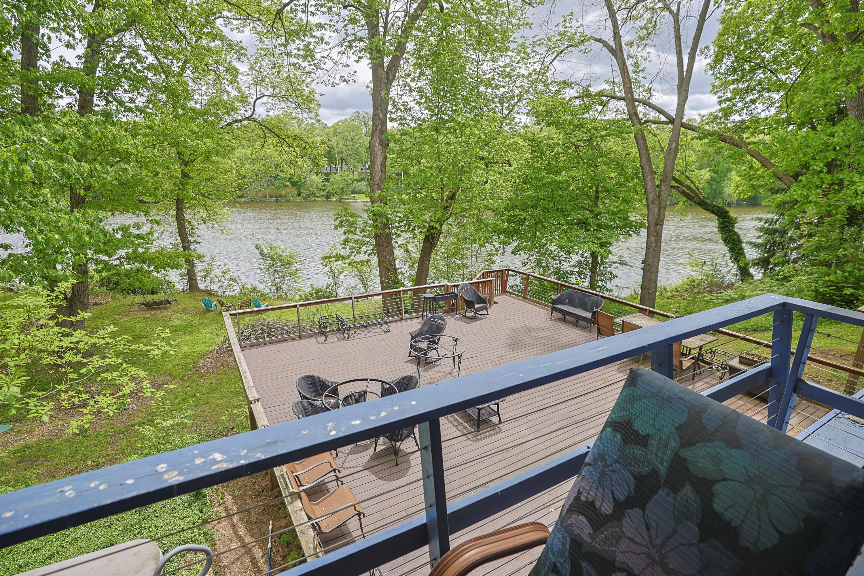 1905 Champlain Drive Property Photo 3