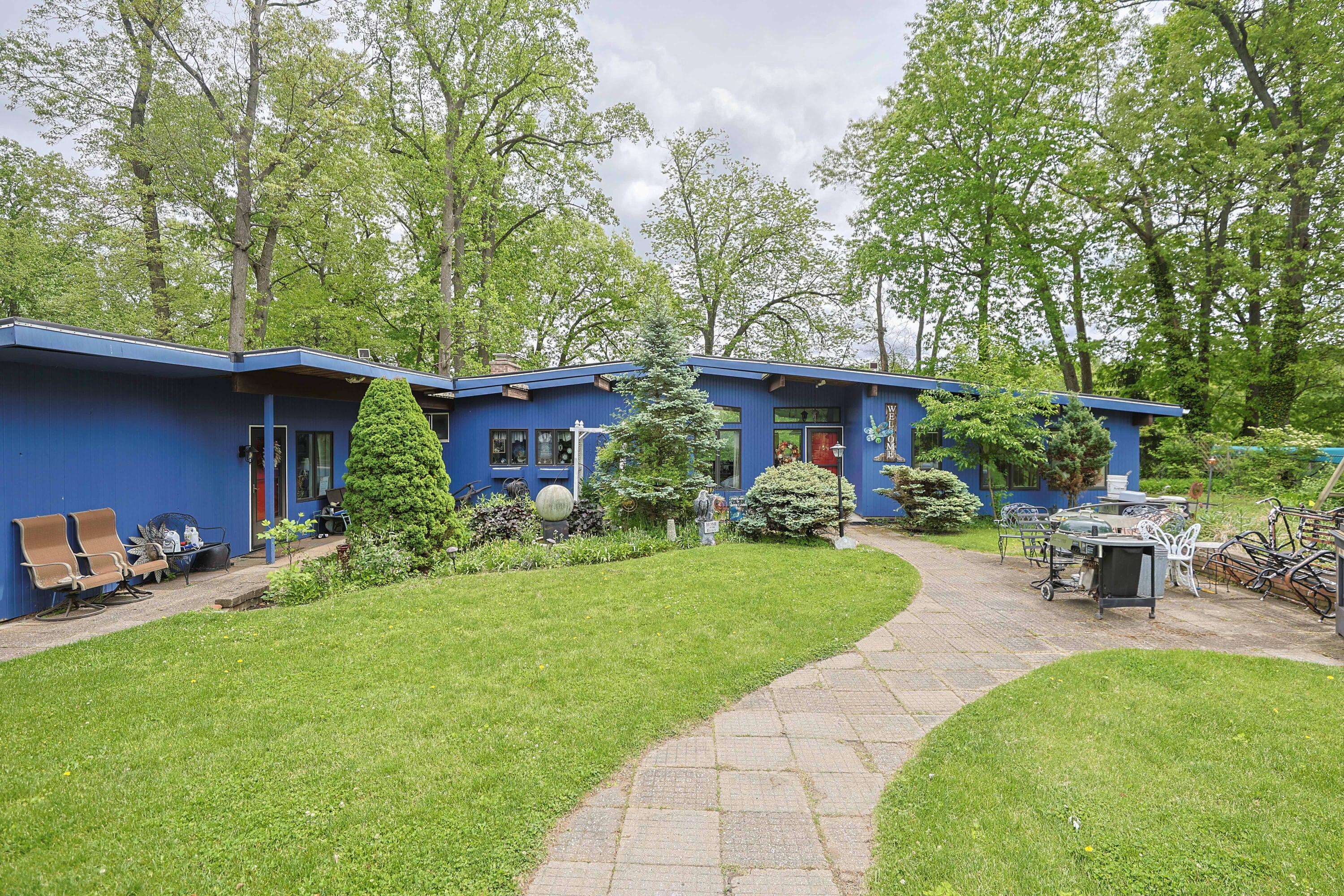 1905 Champlain Drive Property Photo 4