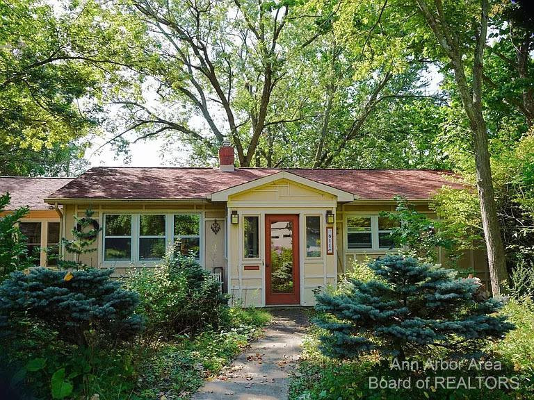 611 Robin Road Property Photo 2