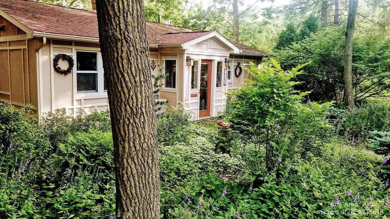 611 Robin Road Property Photo 3