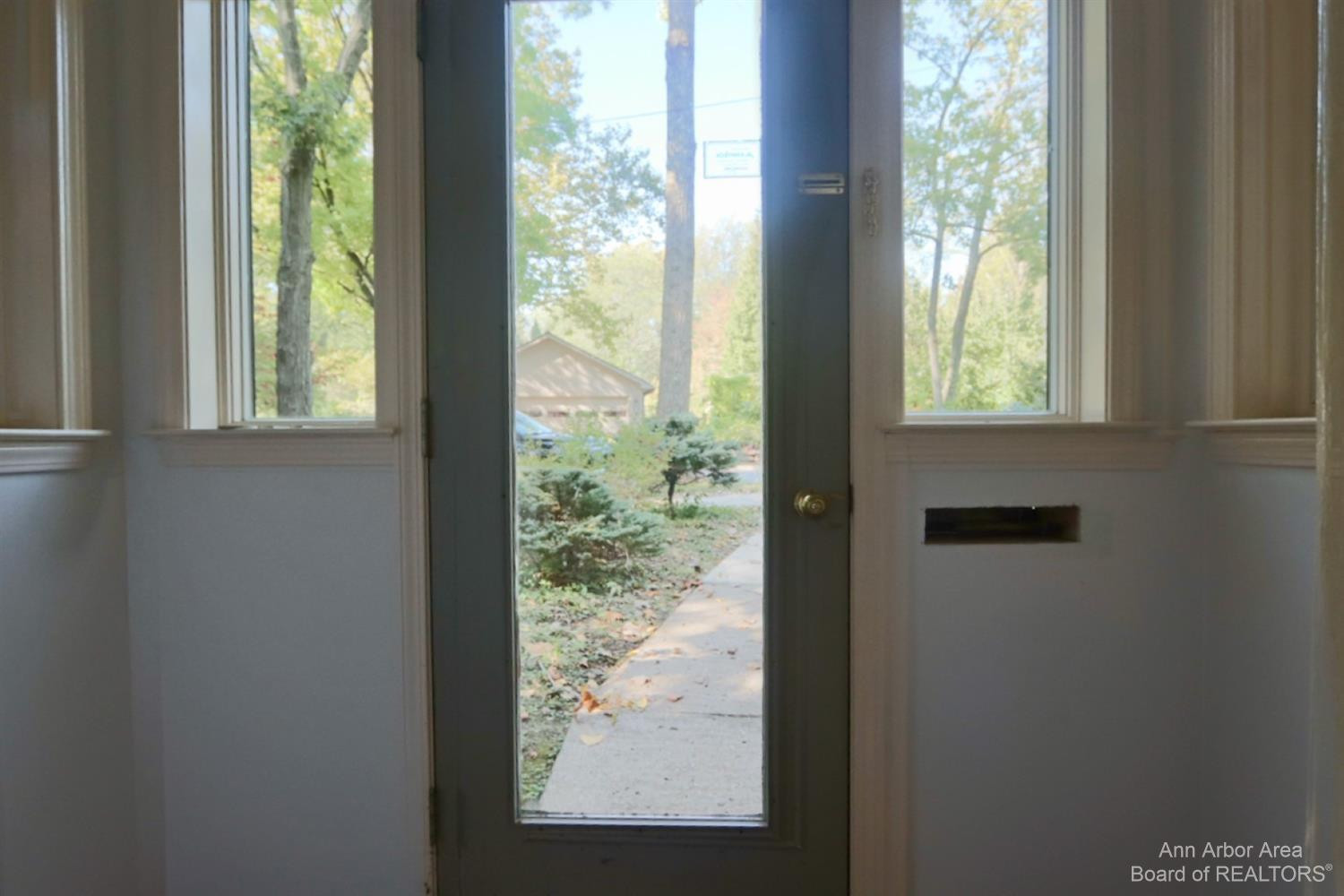 611 Robin Road Property Photo 7