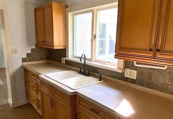 611 Robin Road Property Photo 10
