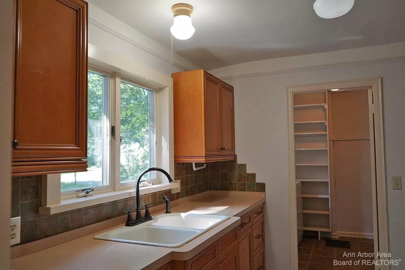 611 Robin Road Property Photo 11