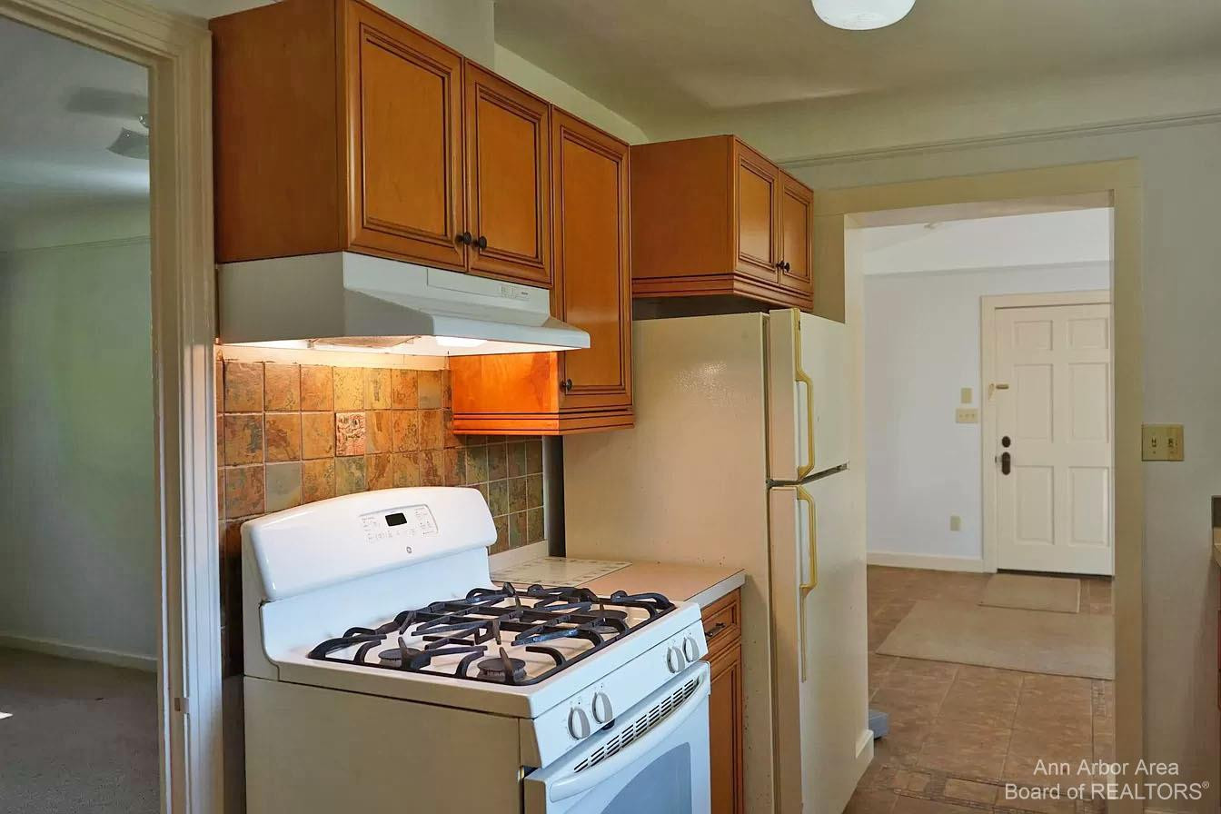 611 Robin Road Property Photo 12