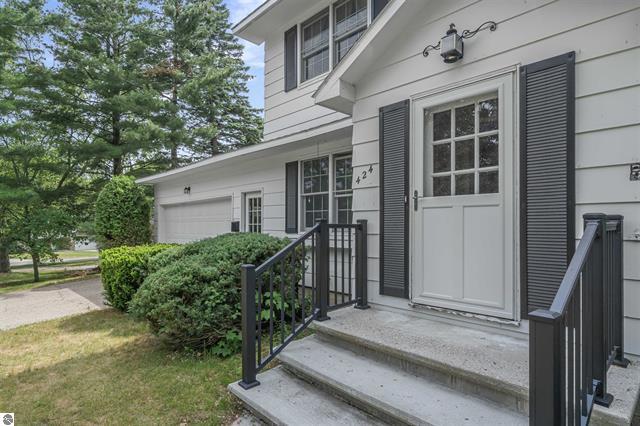 424 Crestview Place Property Photo 4
