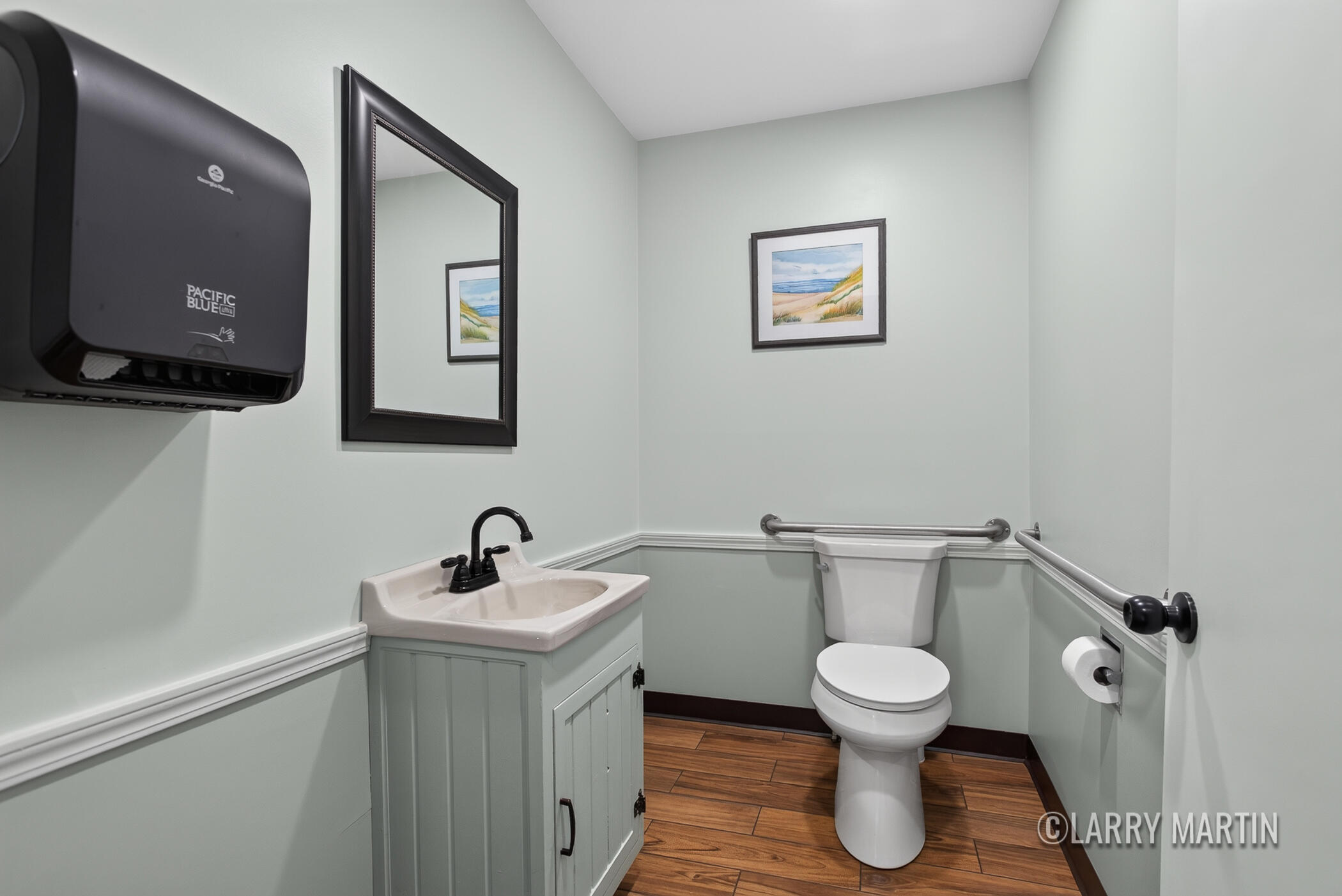 224 S Weaver Avenue Property Photo 7