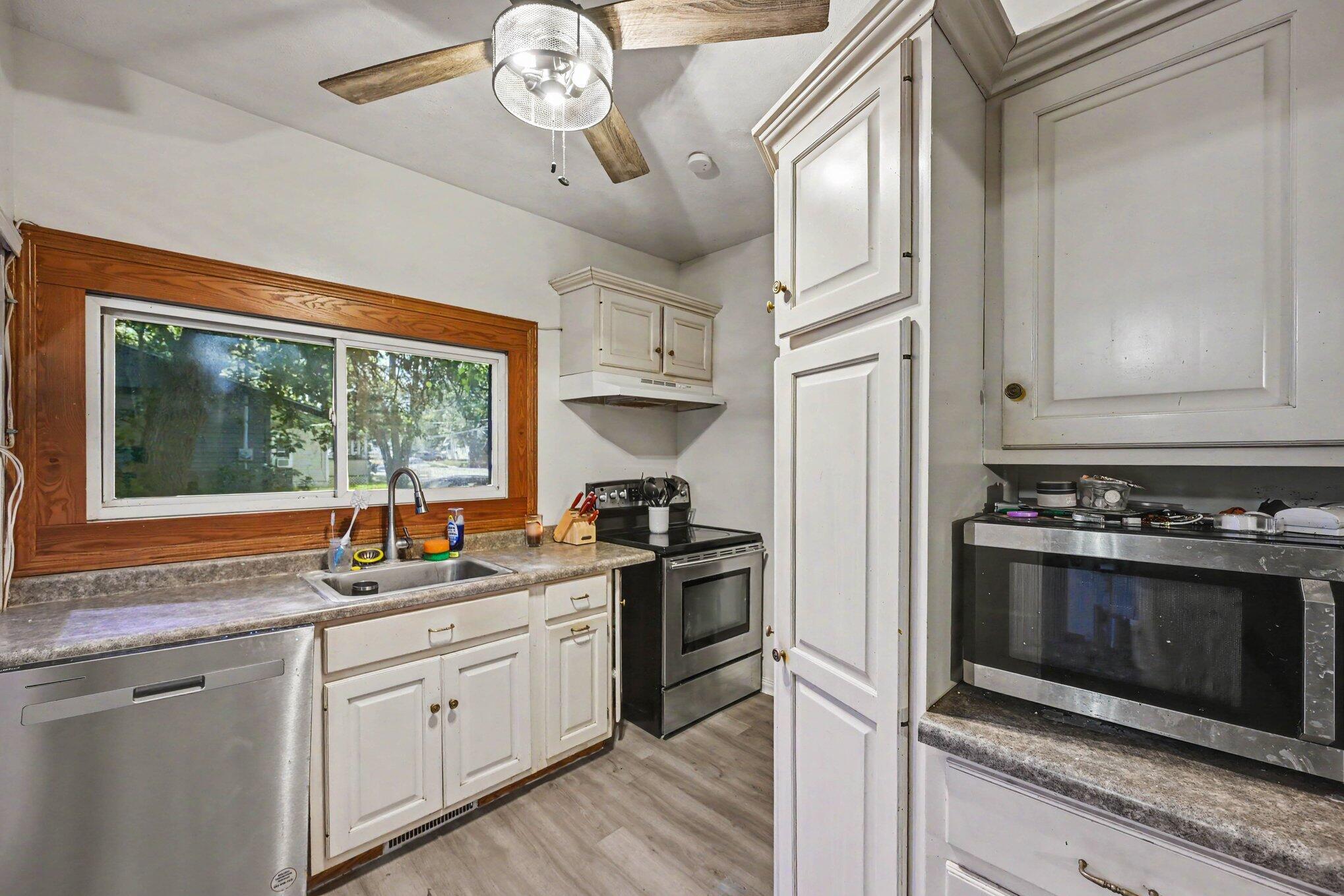 402 W Broadway Street Property Photo 7