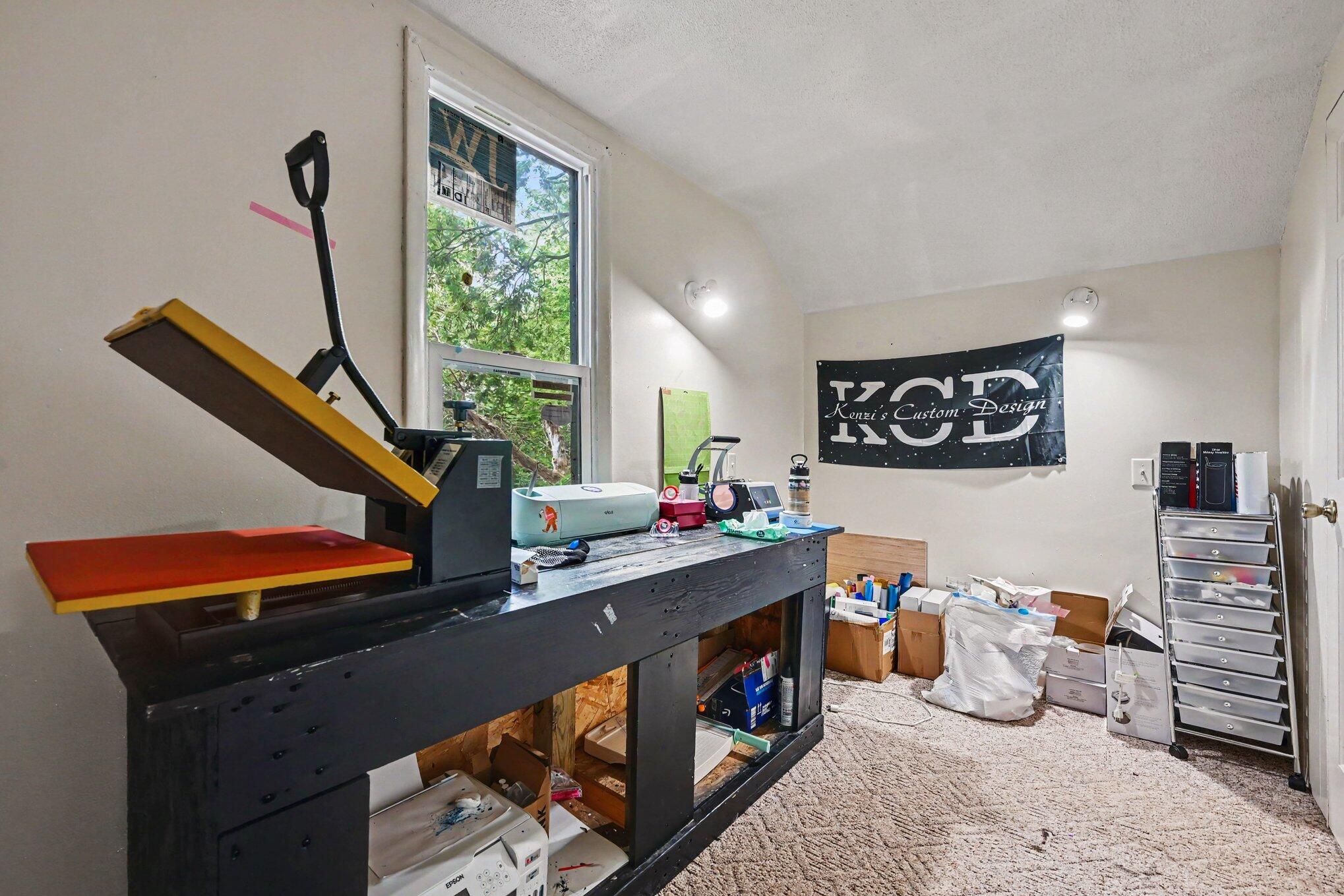 402 W Broadway Street Property Photo 13