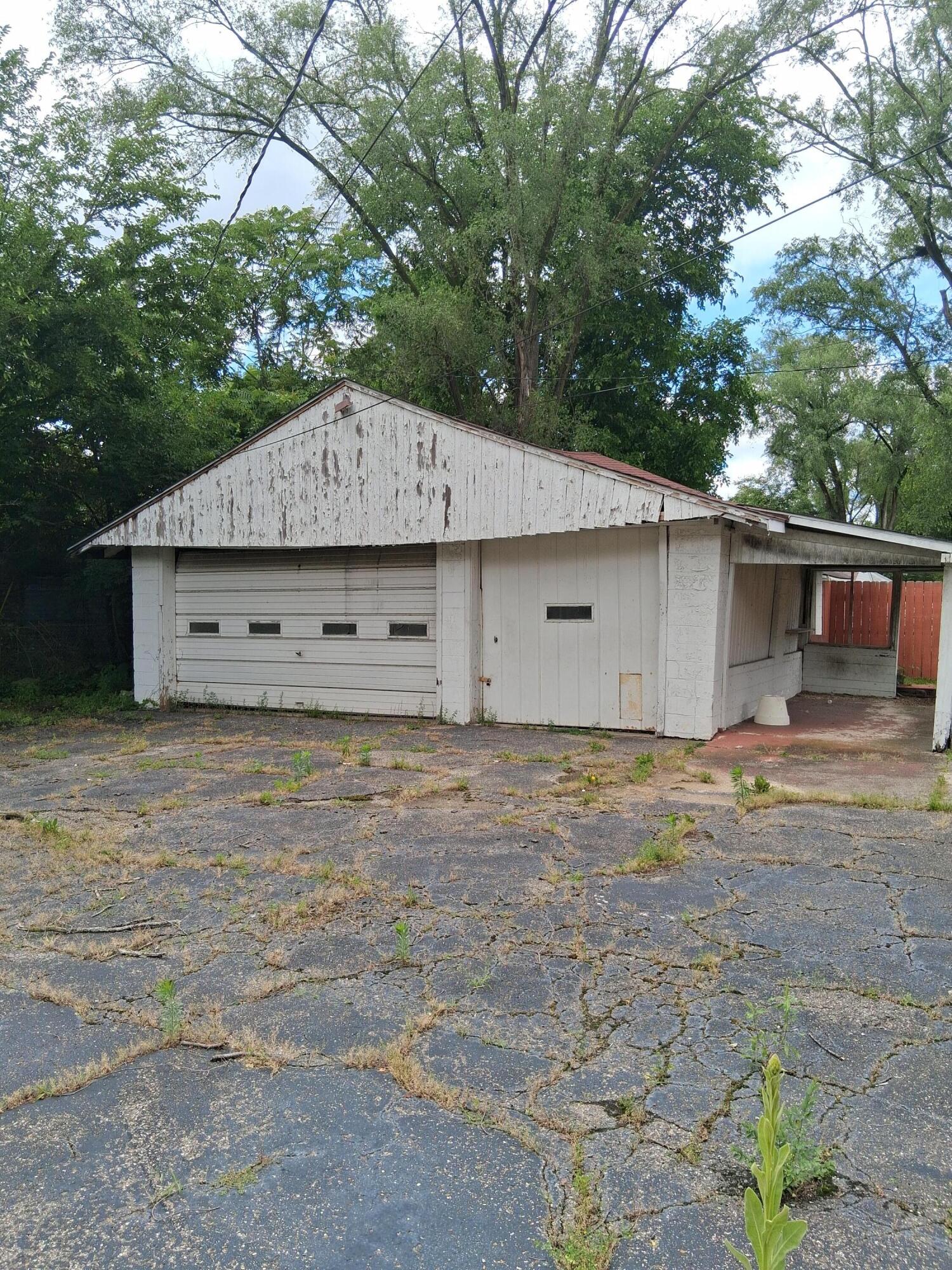 18211 Stansbury Avenue Property Photo 38