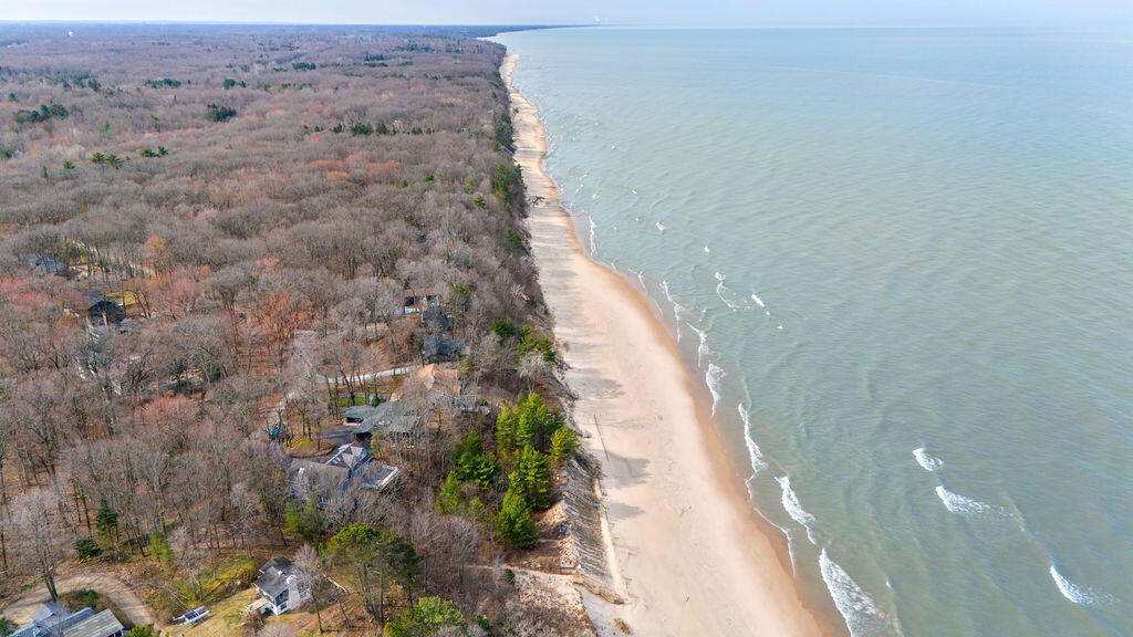 13662 Red Arrow Highway Property Photo 3