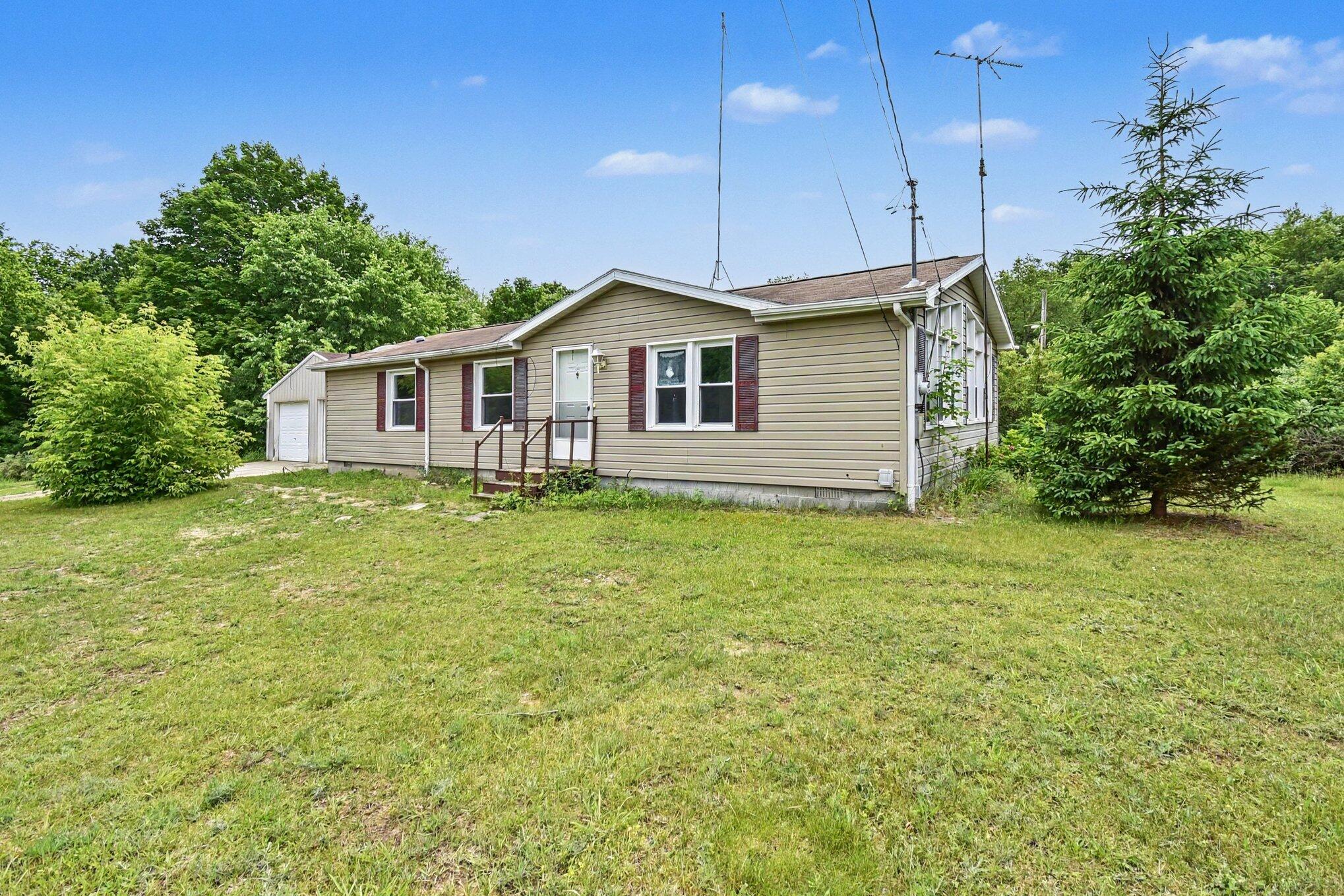 11644 E Hillis Road Property Photo 3