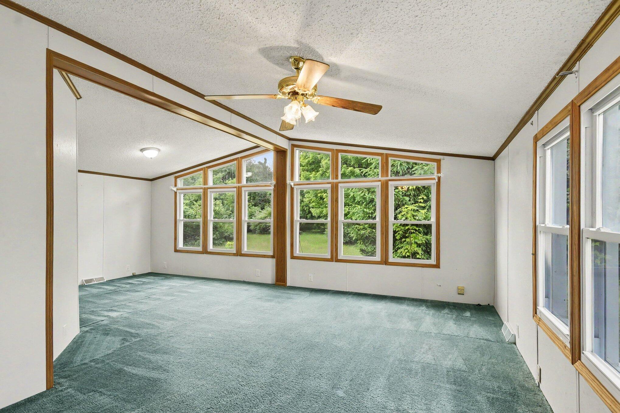 11644 E Hillis Road Property Photo 4