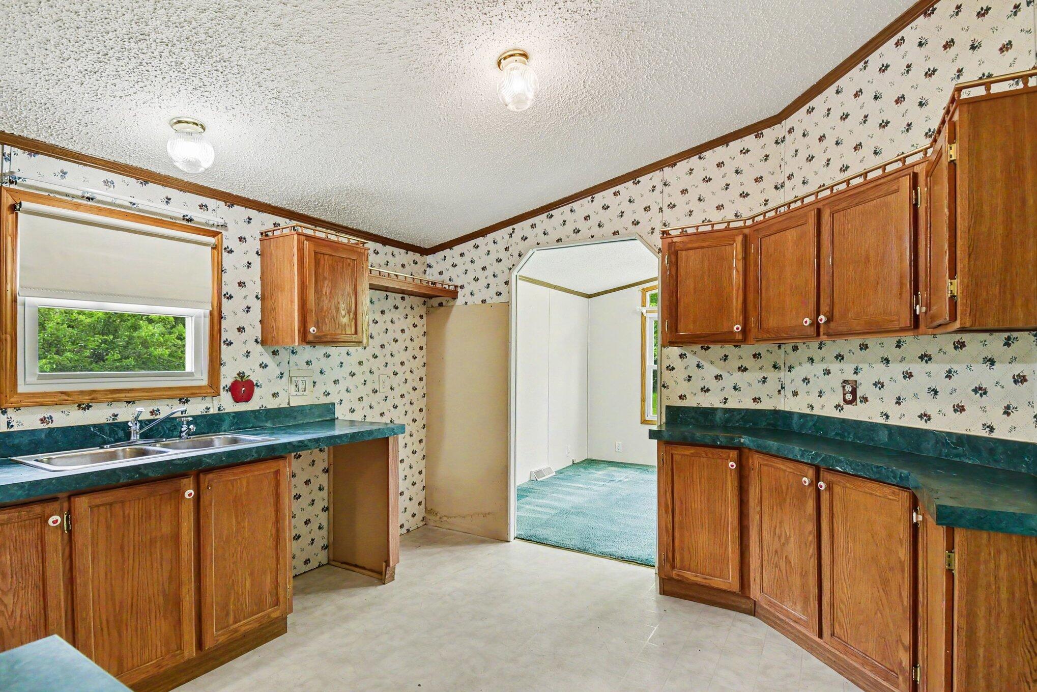 11644 E Hillis Road Property Photo 8