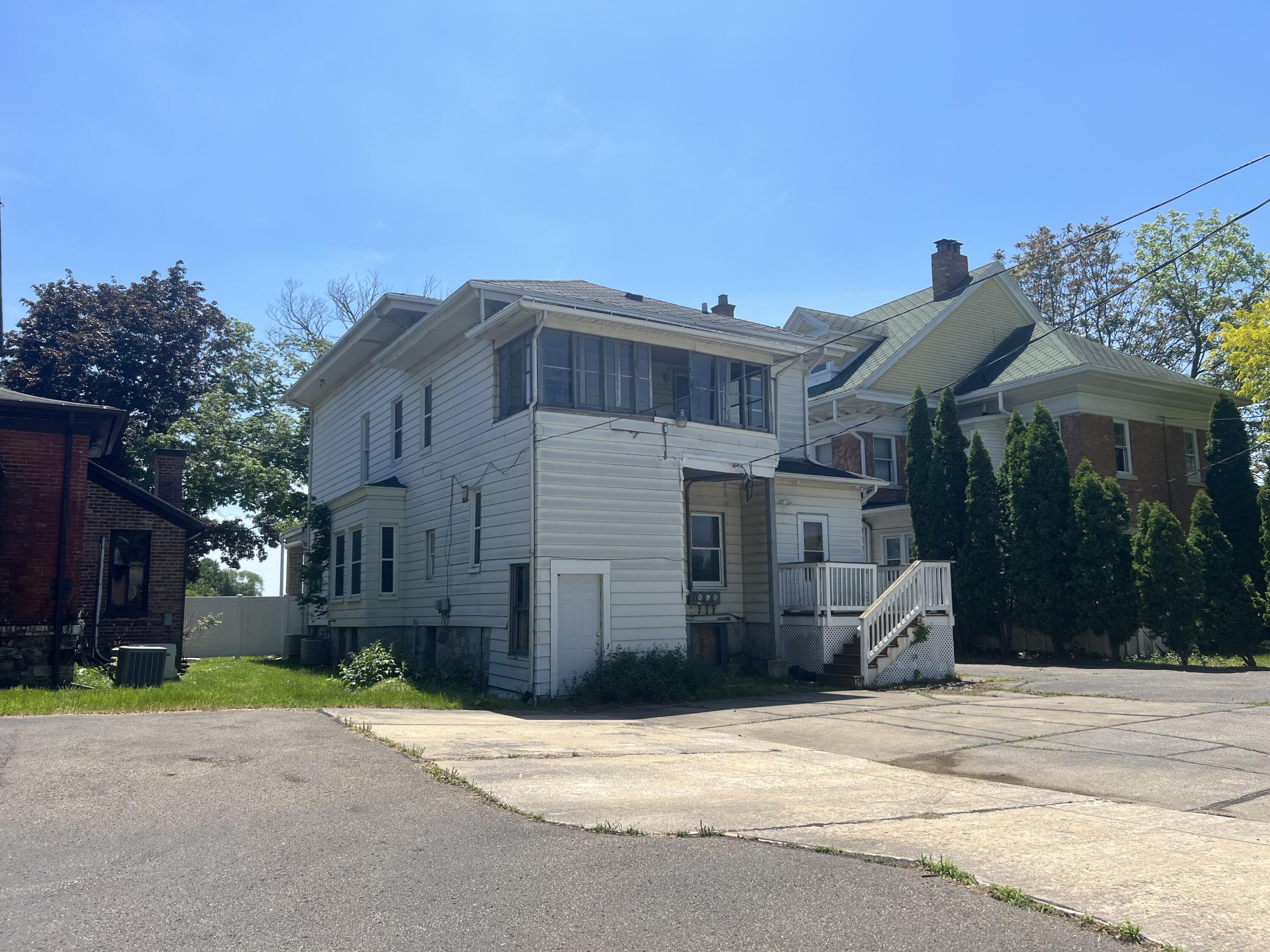 165 Capital Avenue Ne Property Photo 2