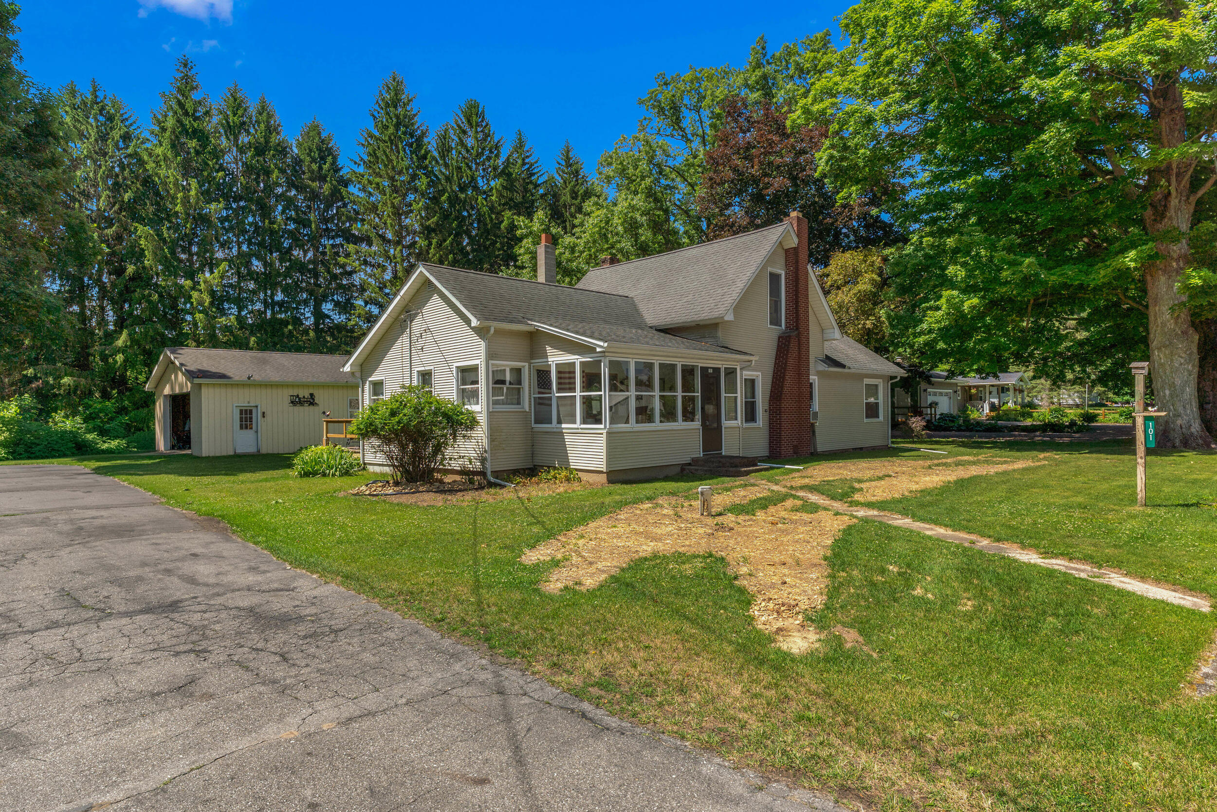 101 Hanover Court Property Photo 2