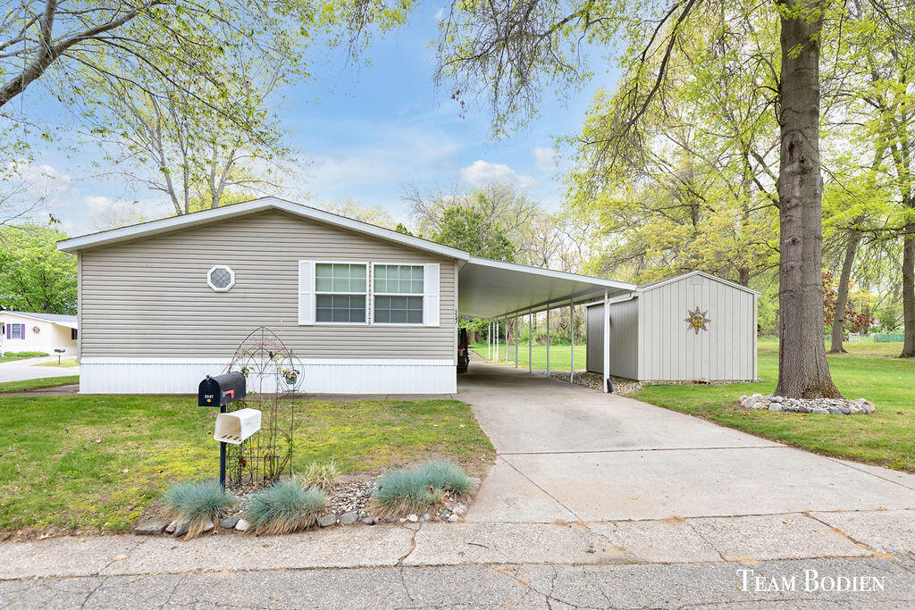 5547 Seagull Drive Ne Property Photo 1