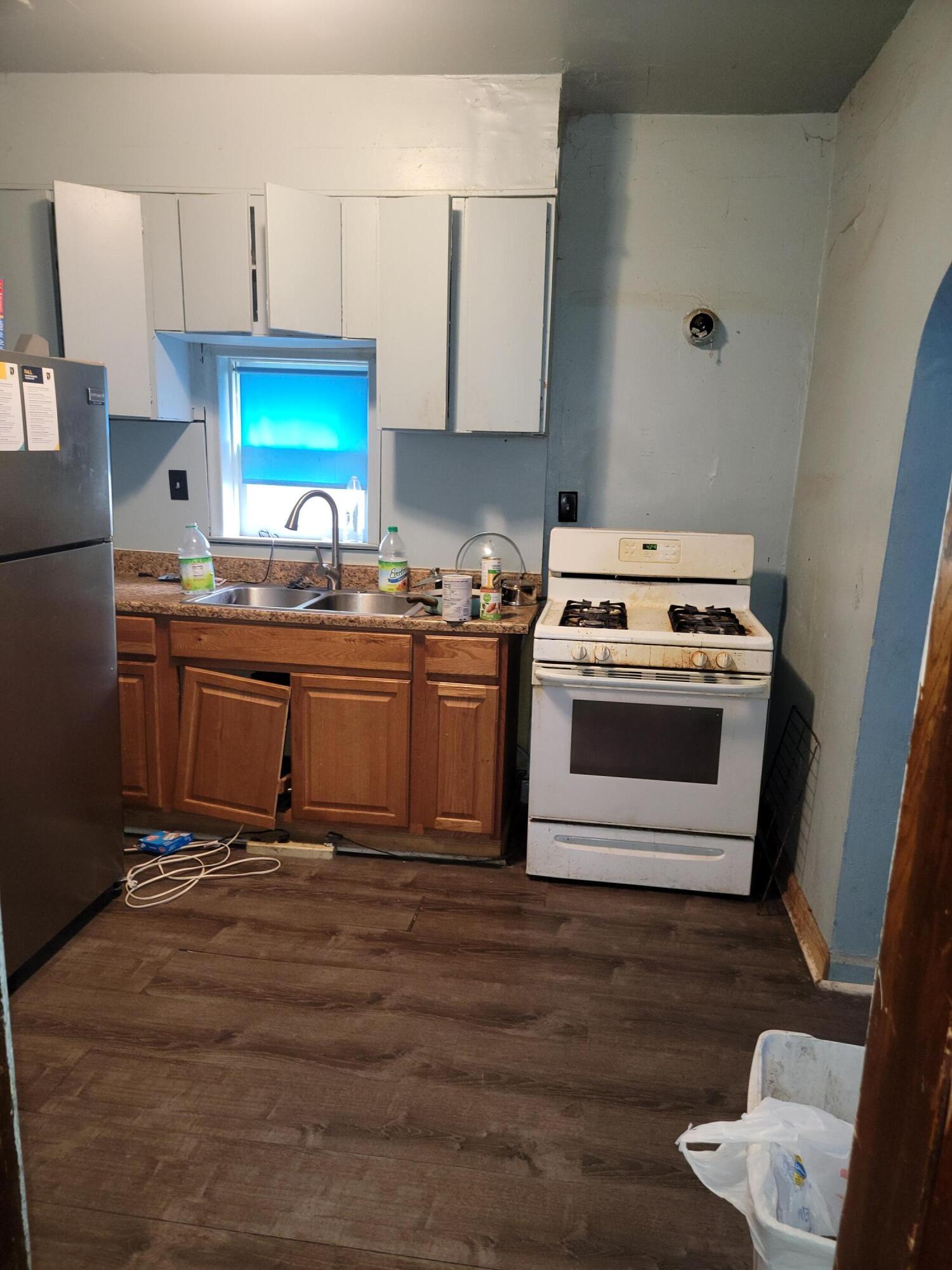 5545 Pacific Avenue Property Photo 5