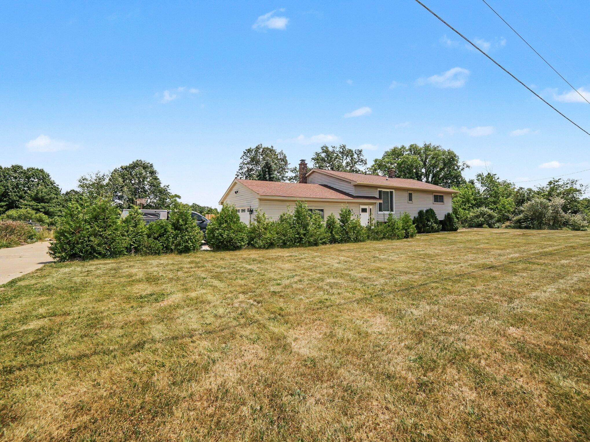 9154 Old Highway 99 Property Photo 3