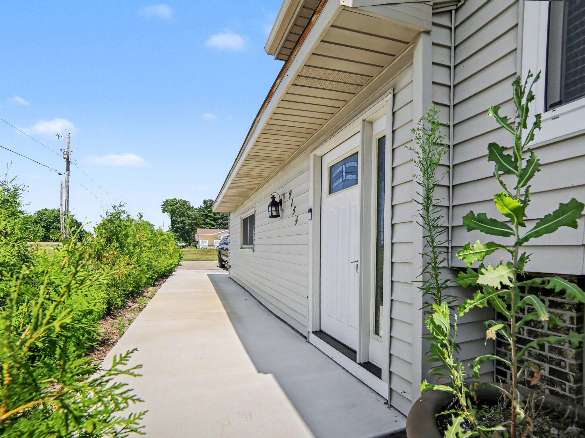 9154 Old Highway 99 Property Photo 4