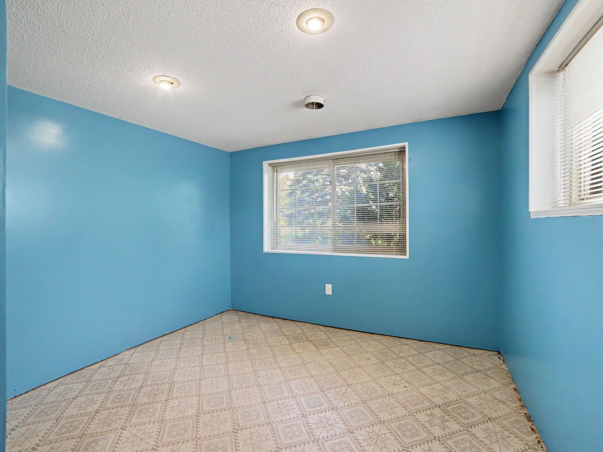 9154 Old Highway 99 Property Photo 14