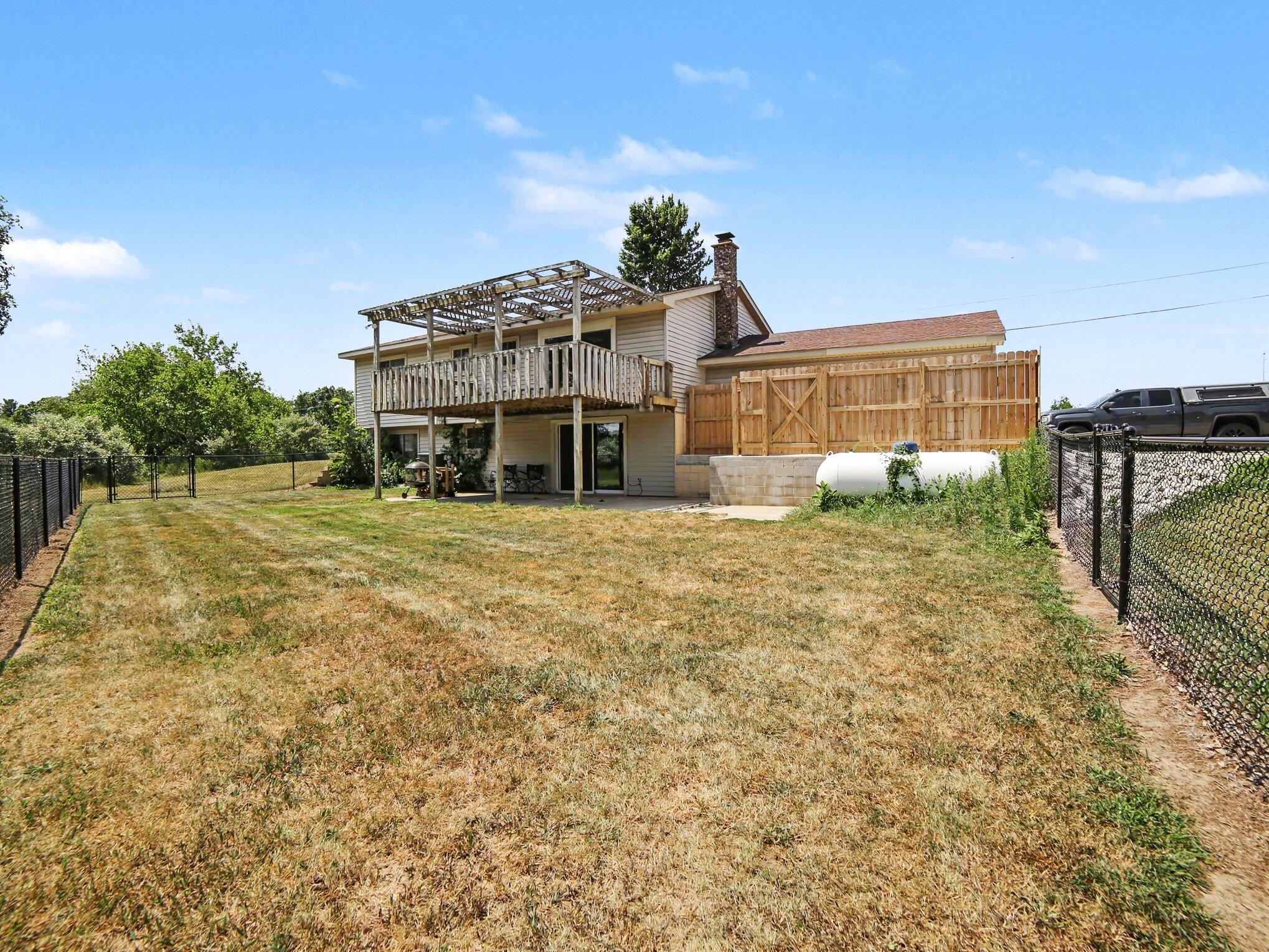 9154 Old Highway 99 Property Photo 32
