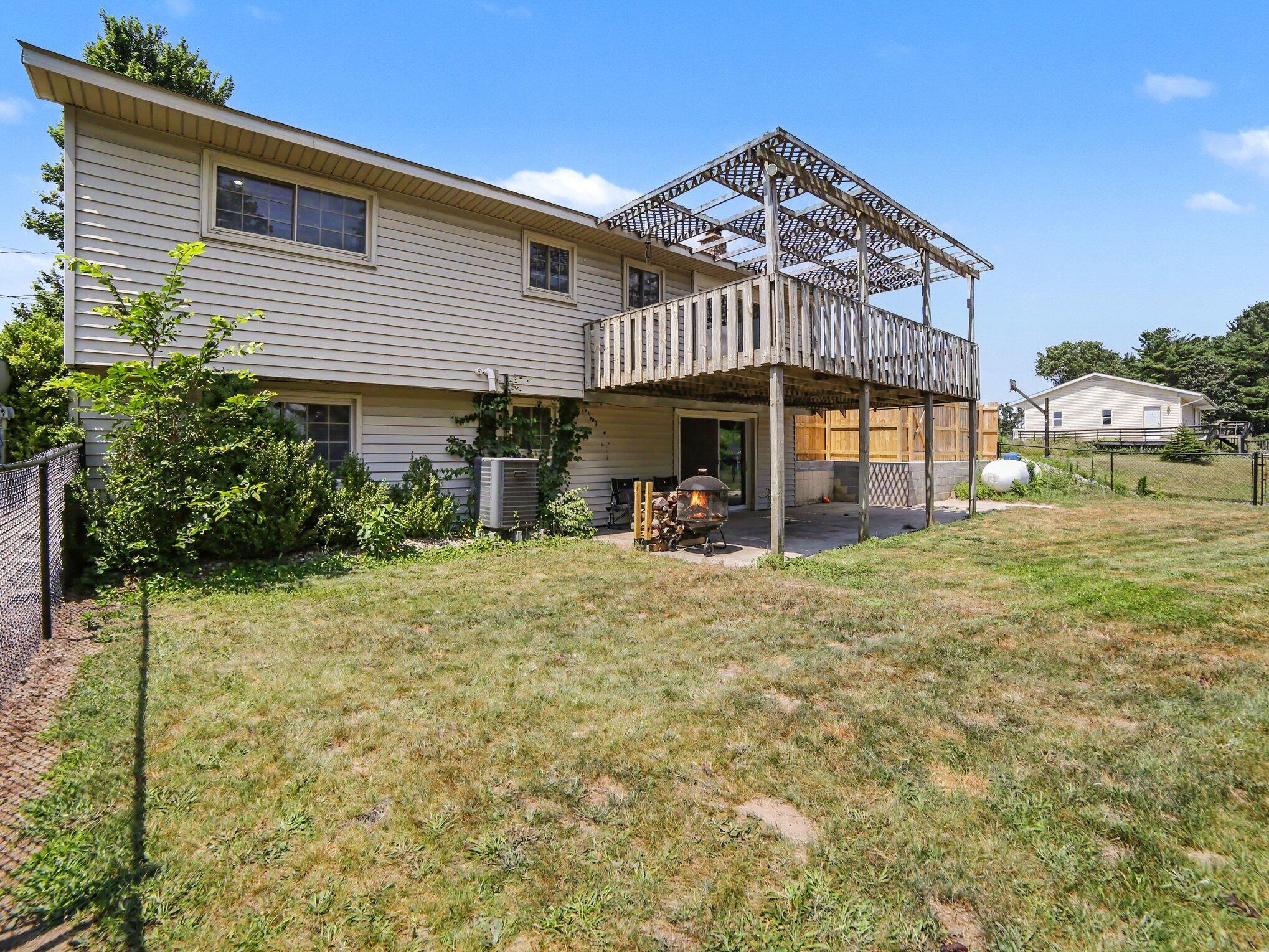 9154 Old Highway 99 Property Photo 34
