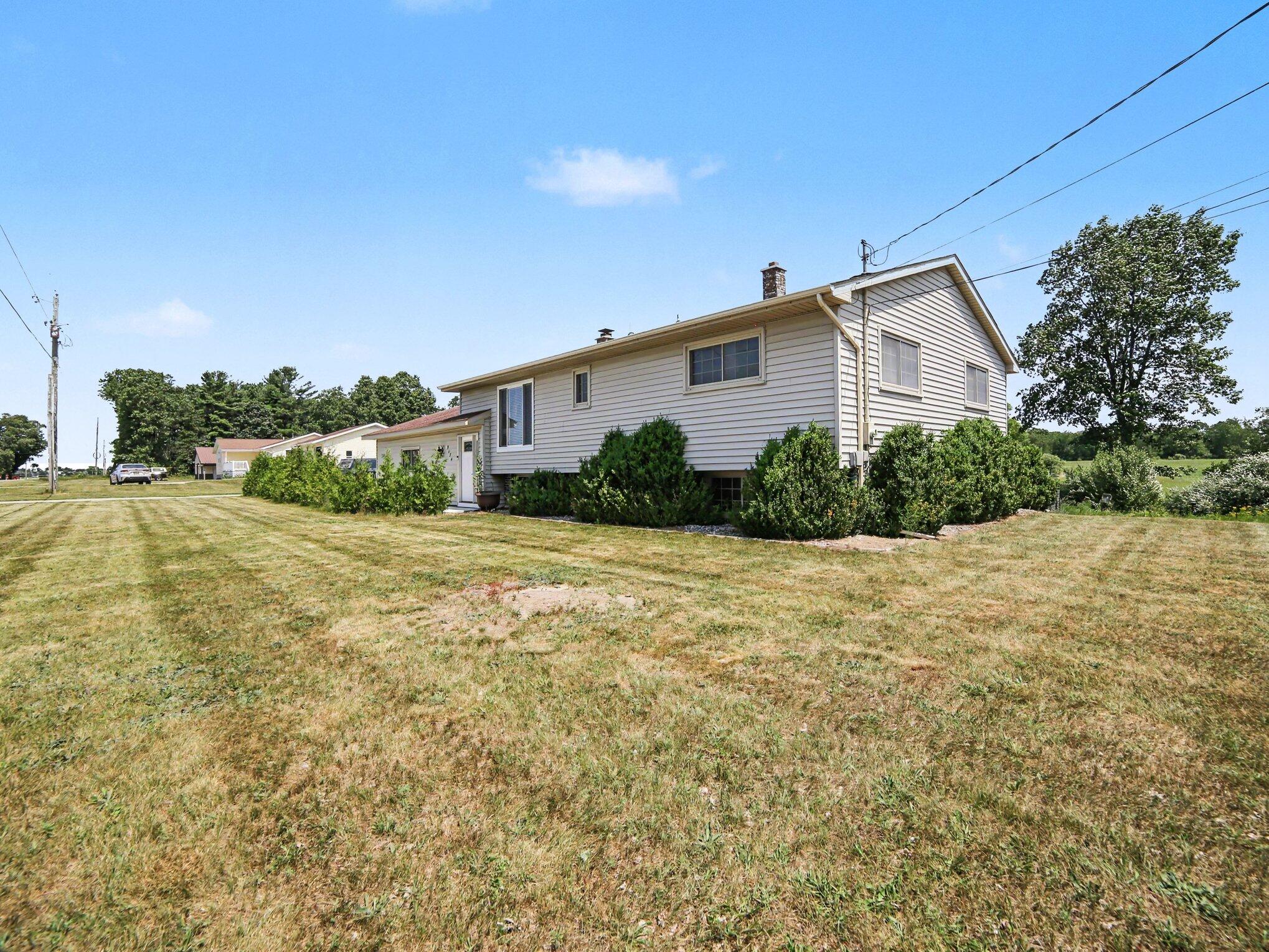 9154 Old Highway 99 Property Photo 35