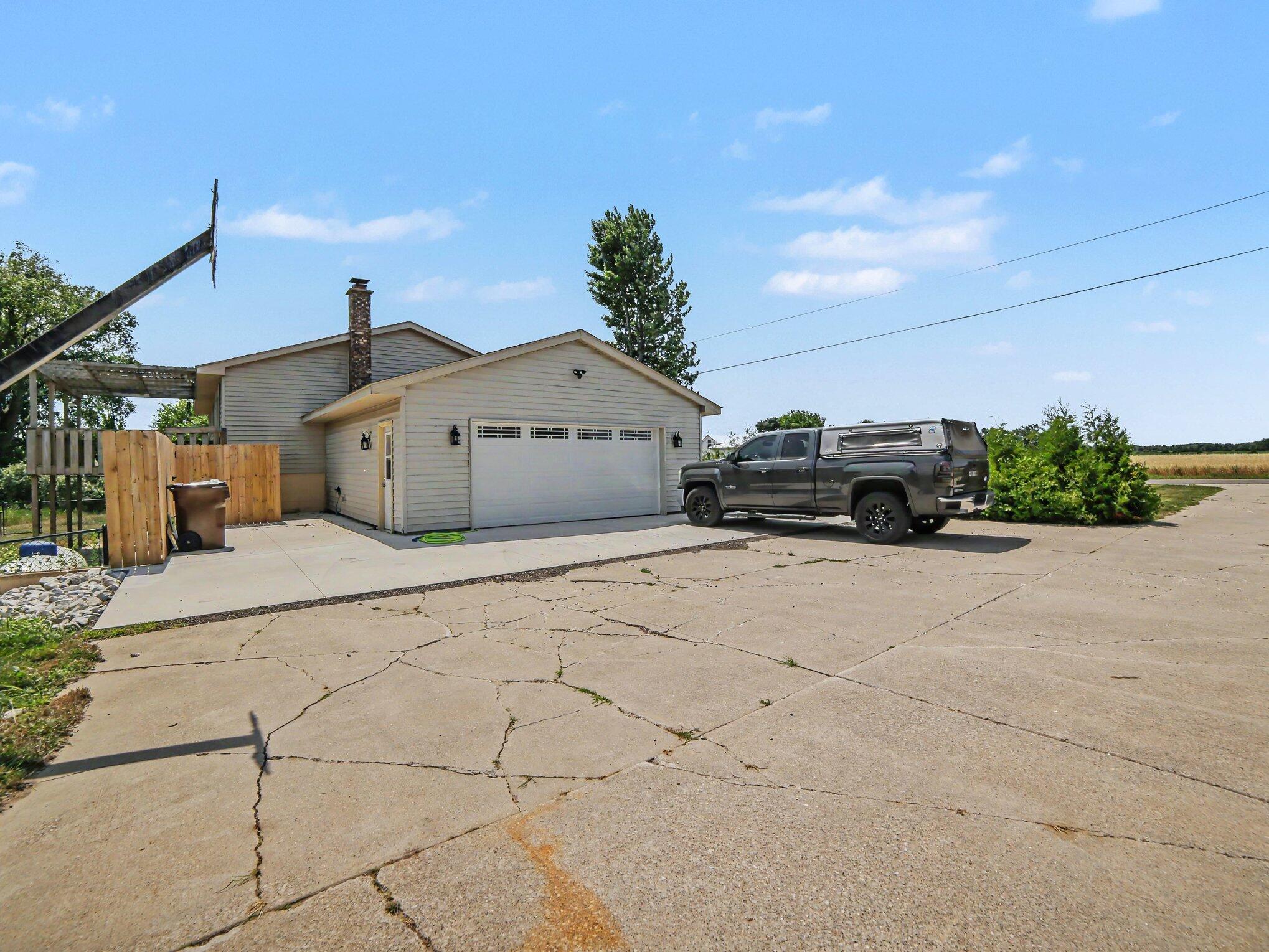 9154 Old Highway 99 Property Photo 36