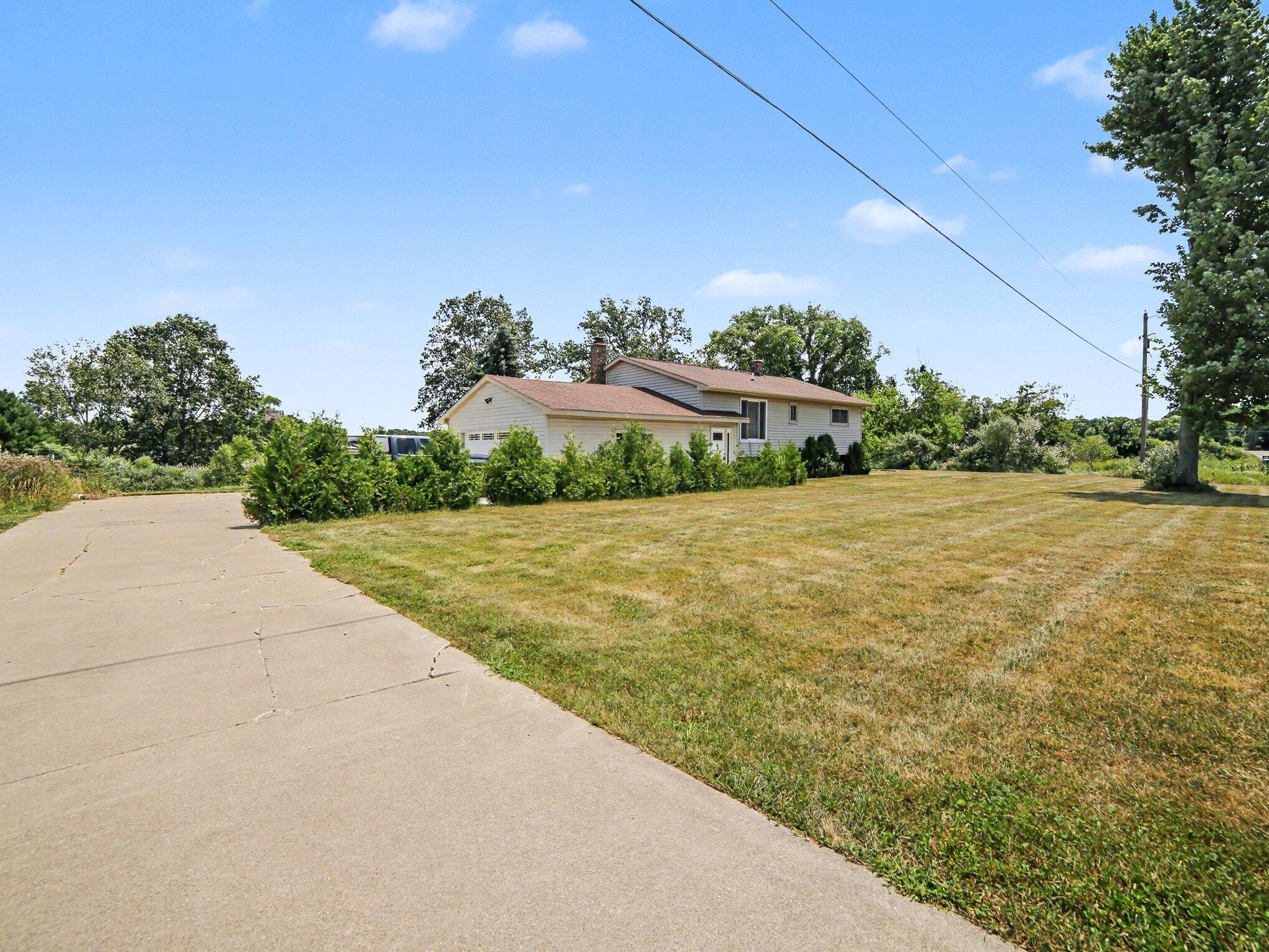 9154 Old Highway 99 Property Photo 37