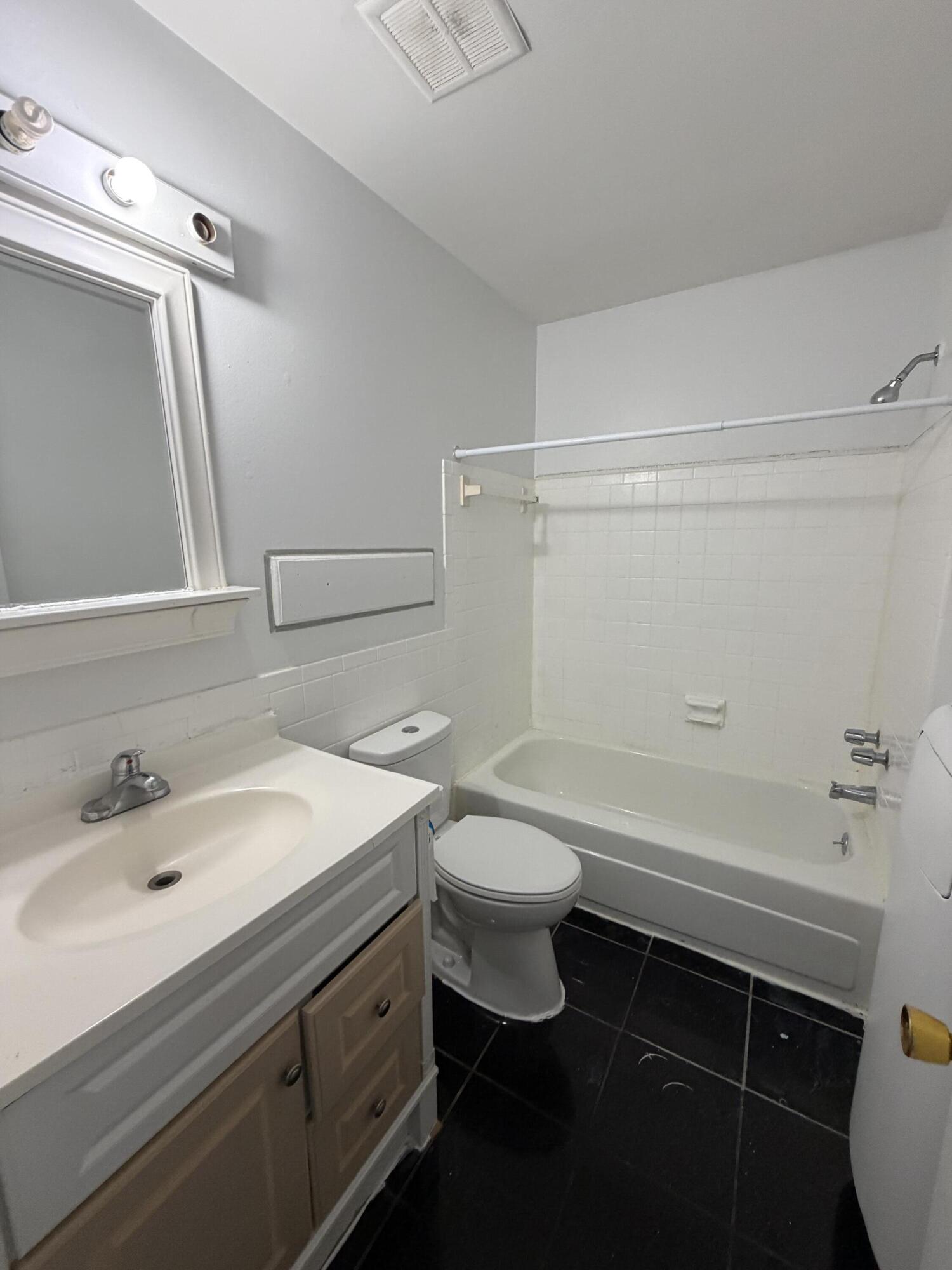 3439 Kenbrooke Court Property Photo 9
