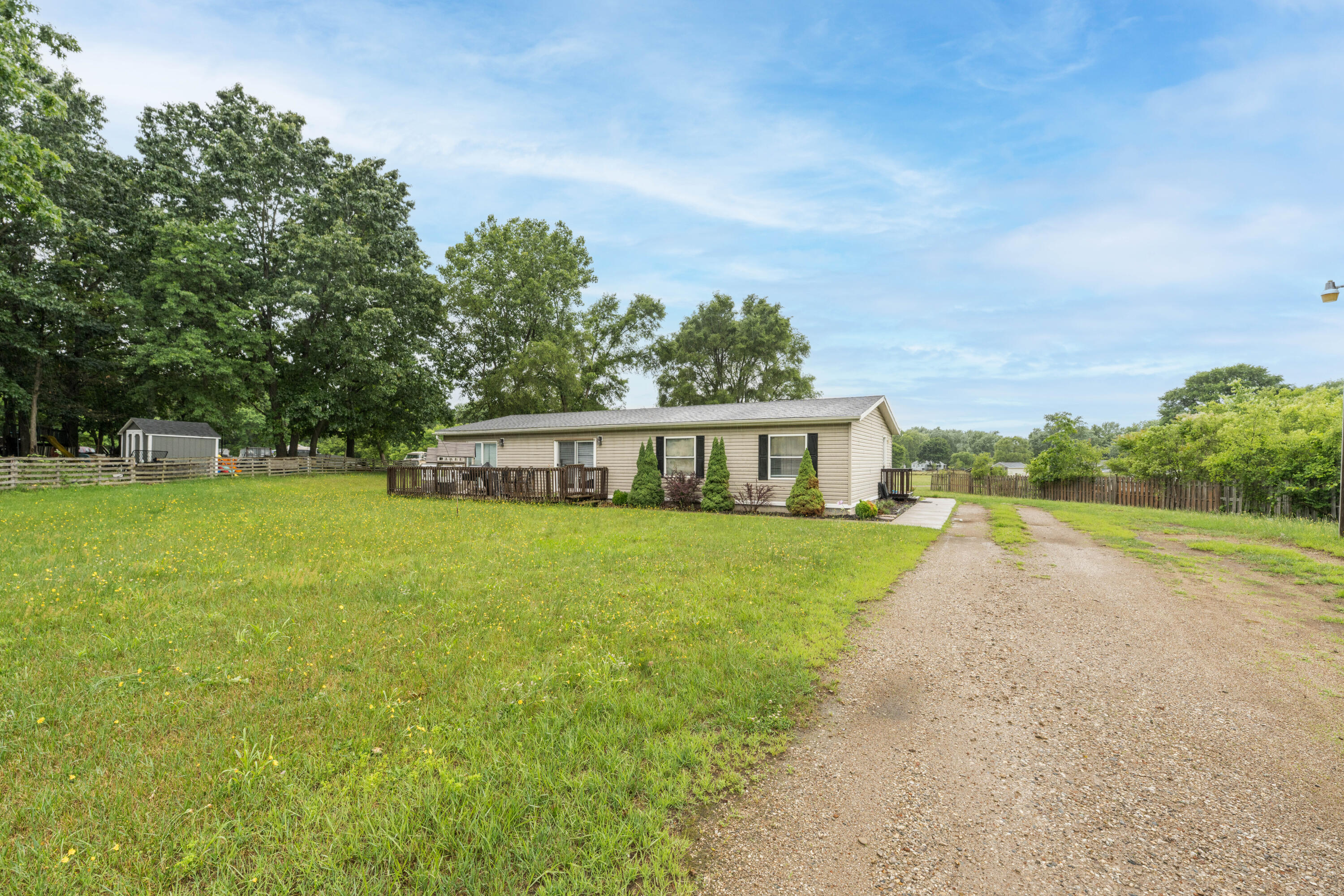 430 N Blue Creek Road Property Photo 2
