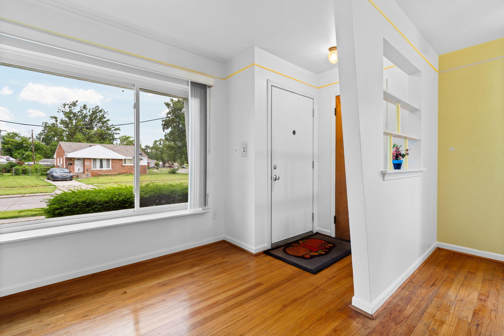 29919 Spring Arbor Drive Property Photo 5