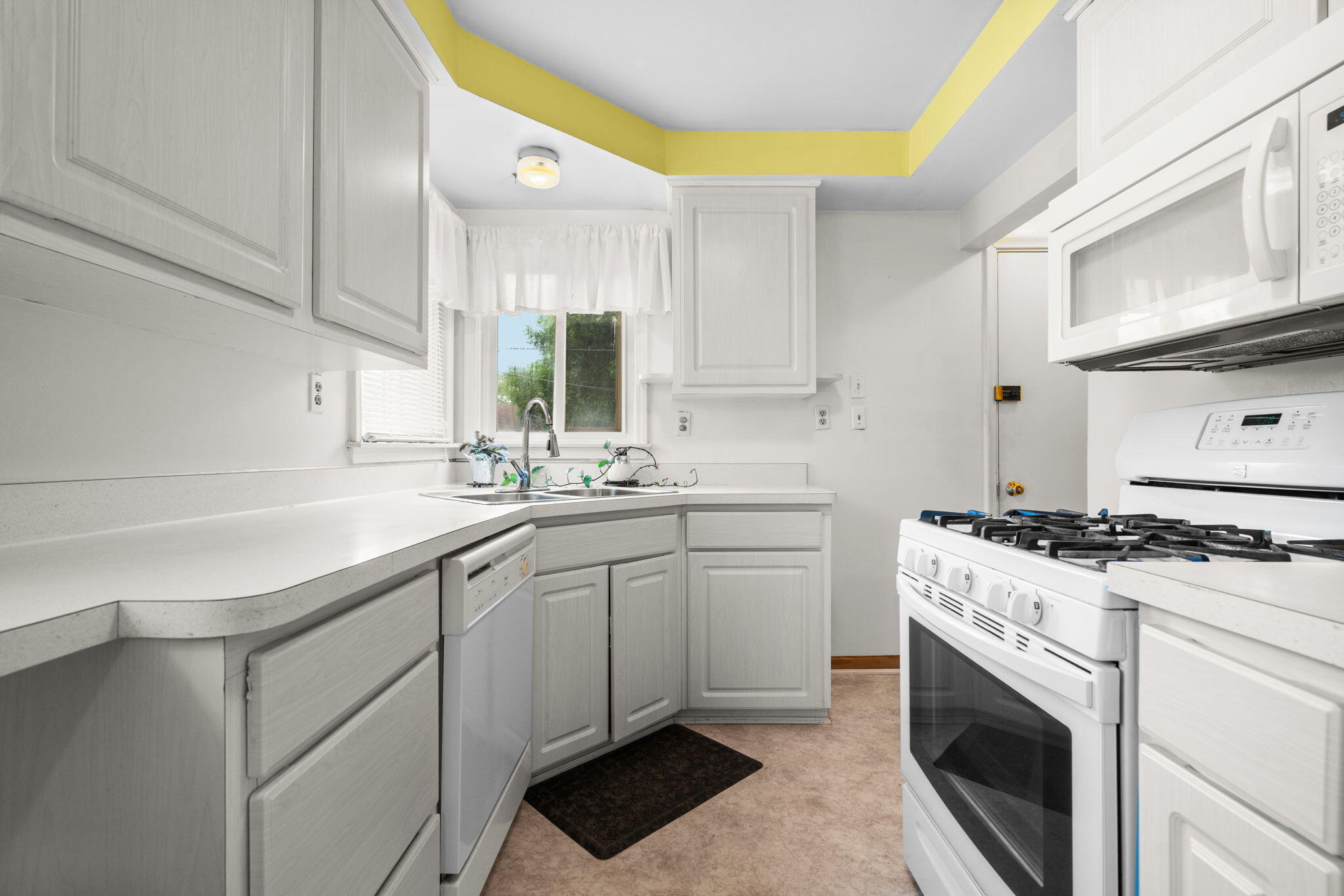 29919 Spring Arbor Drive Property Photo 17