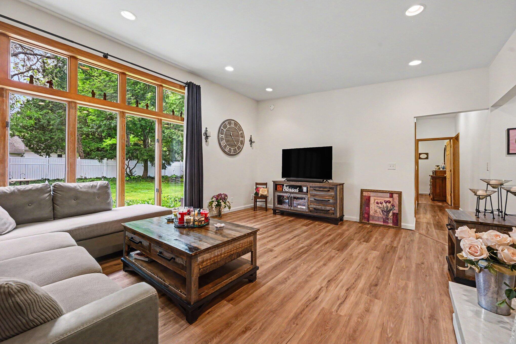 3923 Devonshire Avenue Property Photo 6