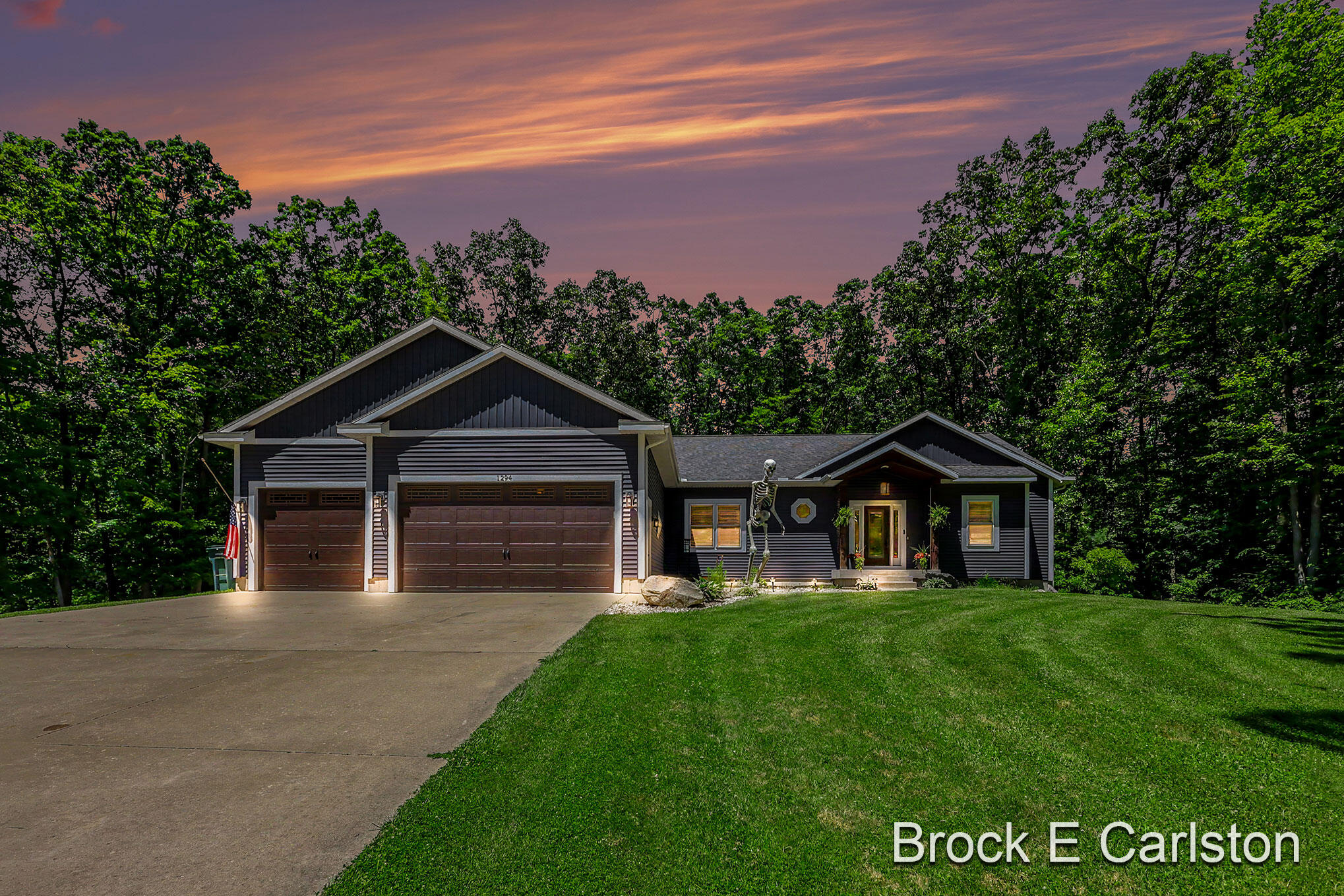 1294 Tall Tree Lane Property Photo 2