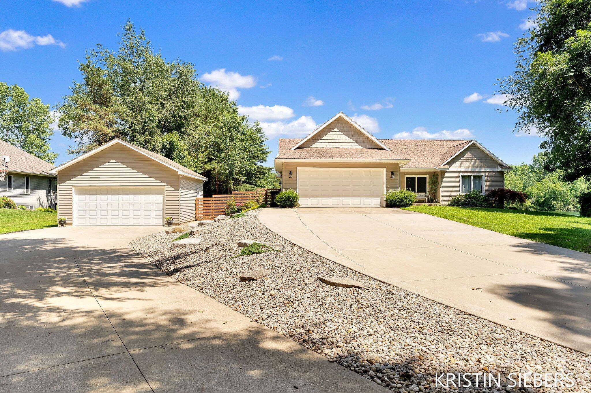 9760 Jade Drive Property Photo 3