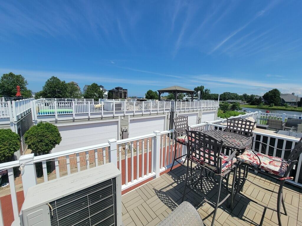 19 Lighthouse Point Property Photo 17